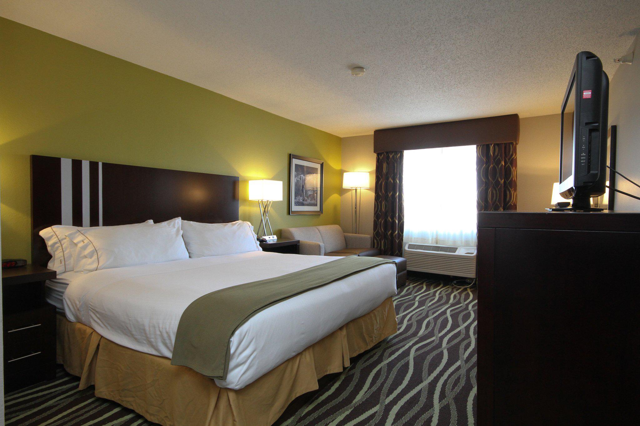 Holiday Inn Express Marshall Photo