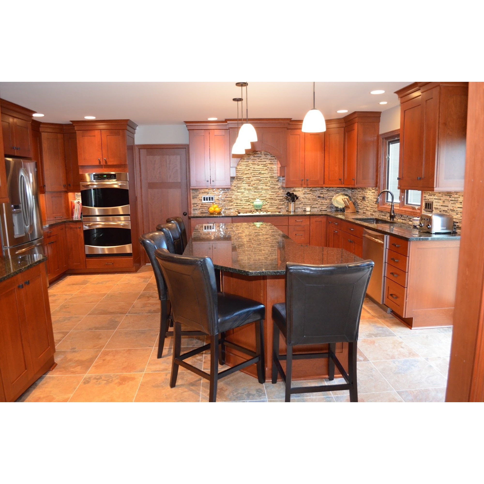 Creative Cabinetry  and  Remodeling Inc. Logo