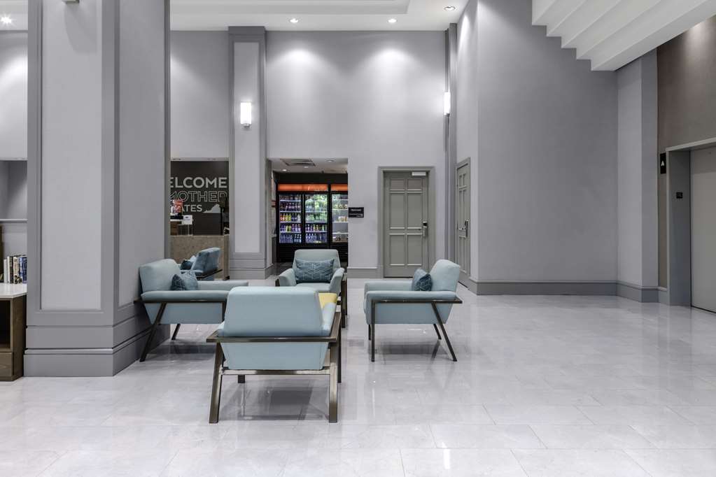 Hampton Inn & Suites Arlington Crystal City DCA Image