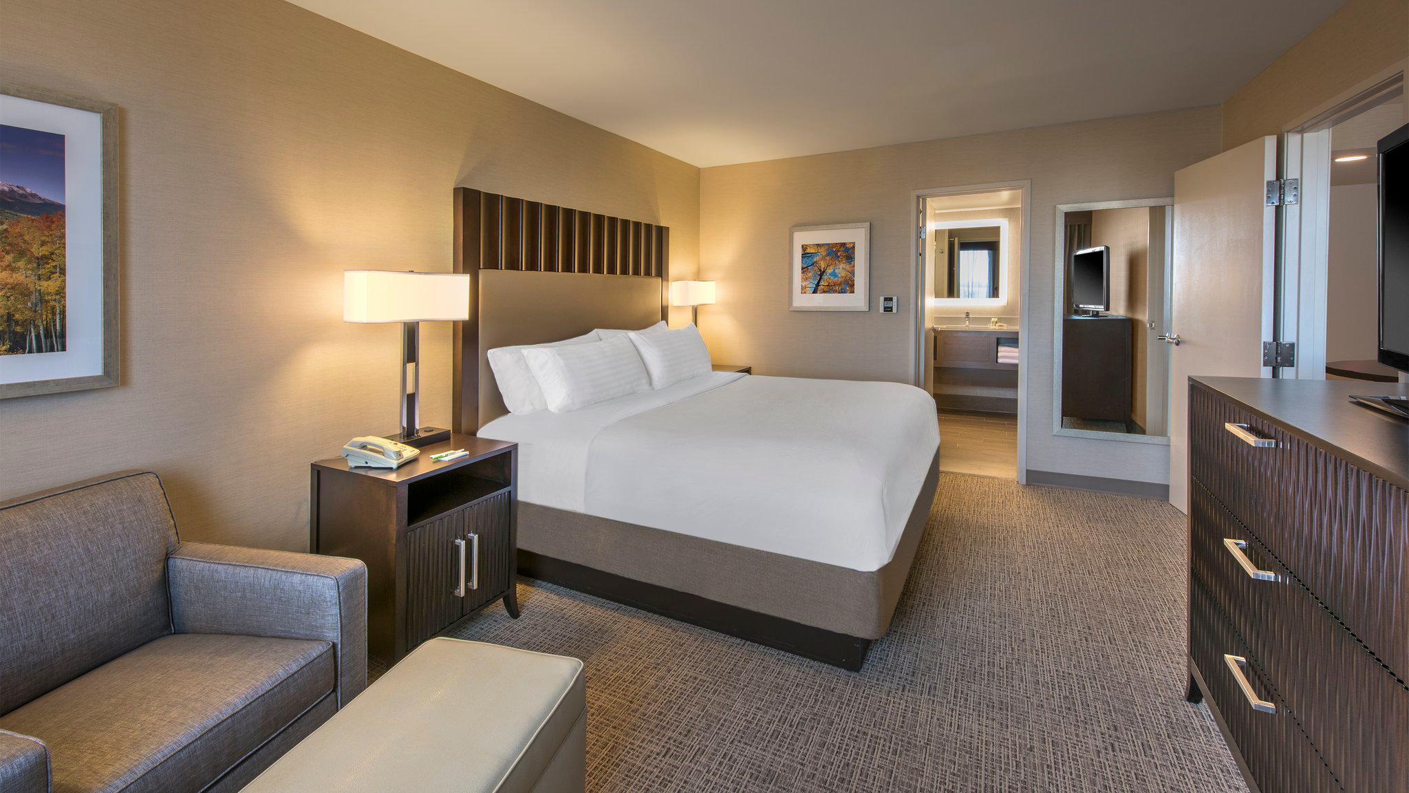 Holiday Inn Denver Lakewood Photo