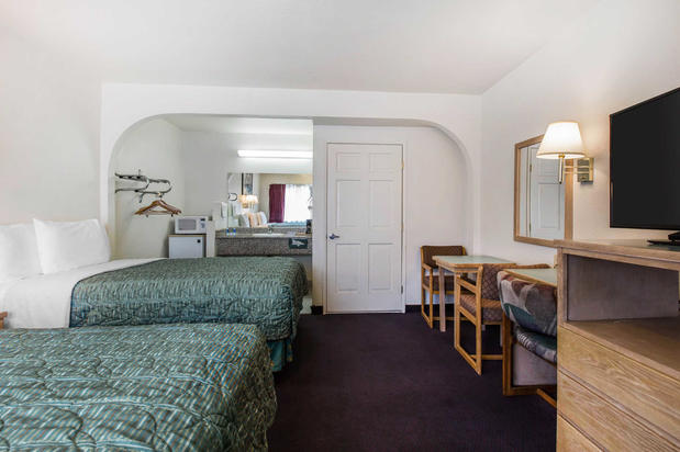 Images Rodeway Inn Beaumont I-10