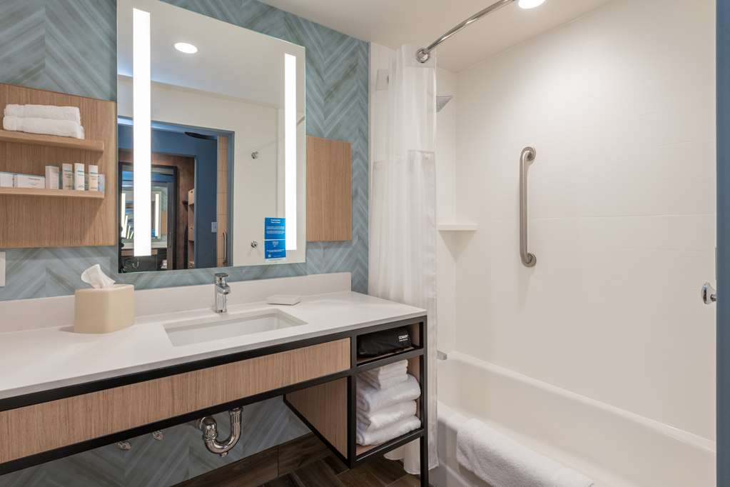 Hilton Garden Inn Boston Canton Image
