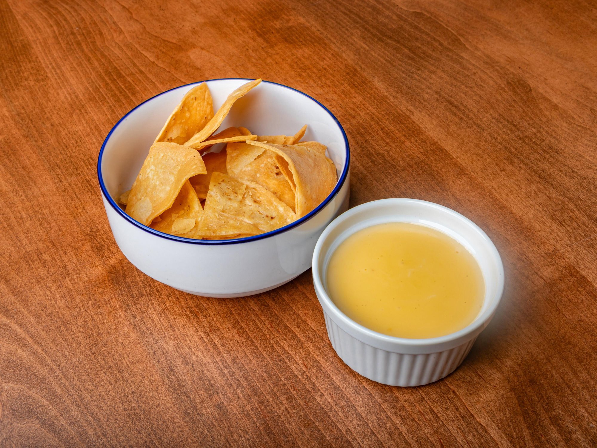 CHEESE DIP & CHIPS
