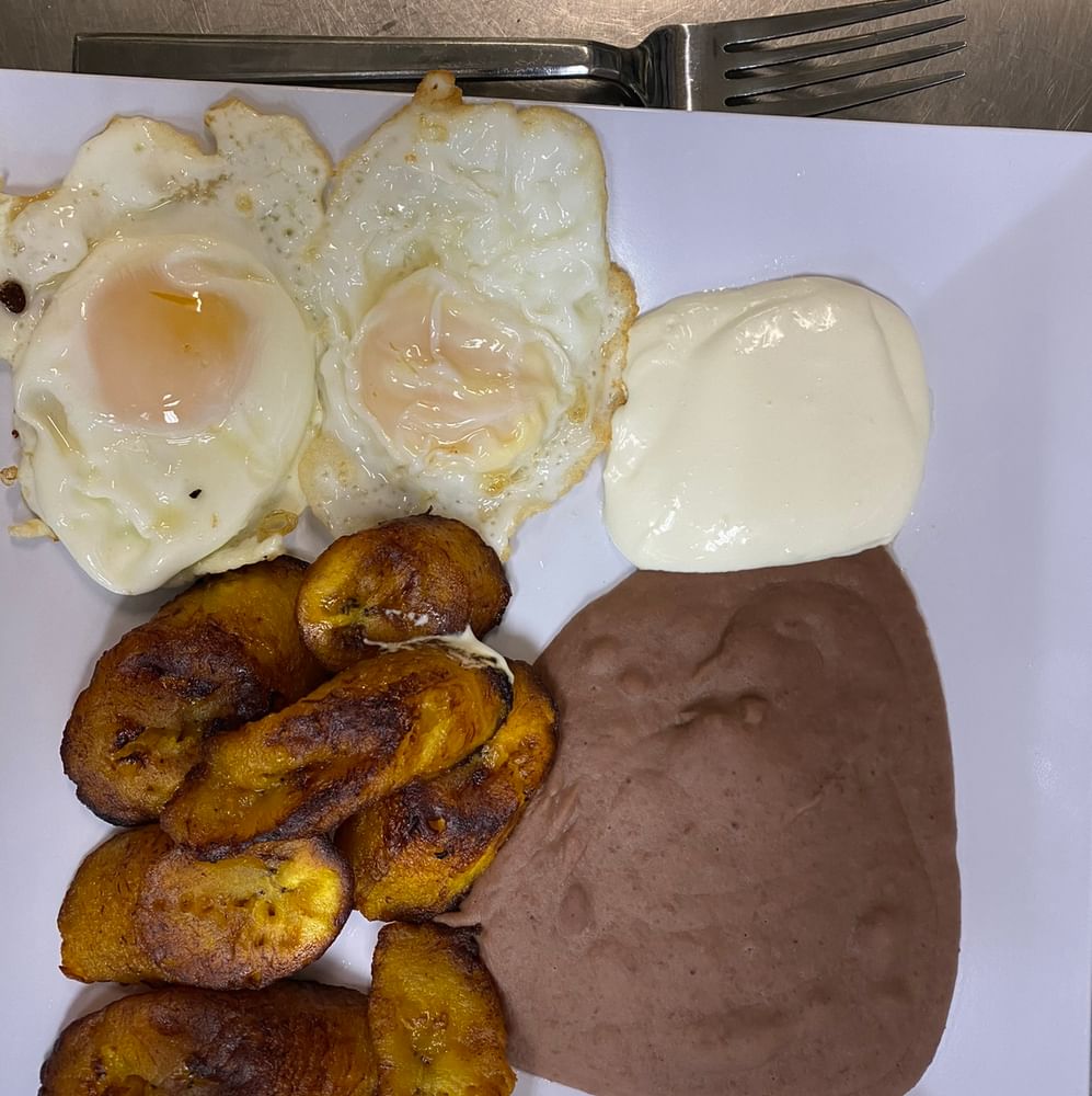 Plátano Con Huevo Estrellado
