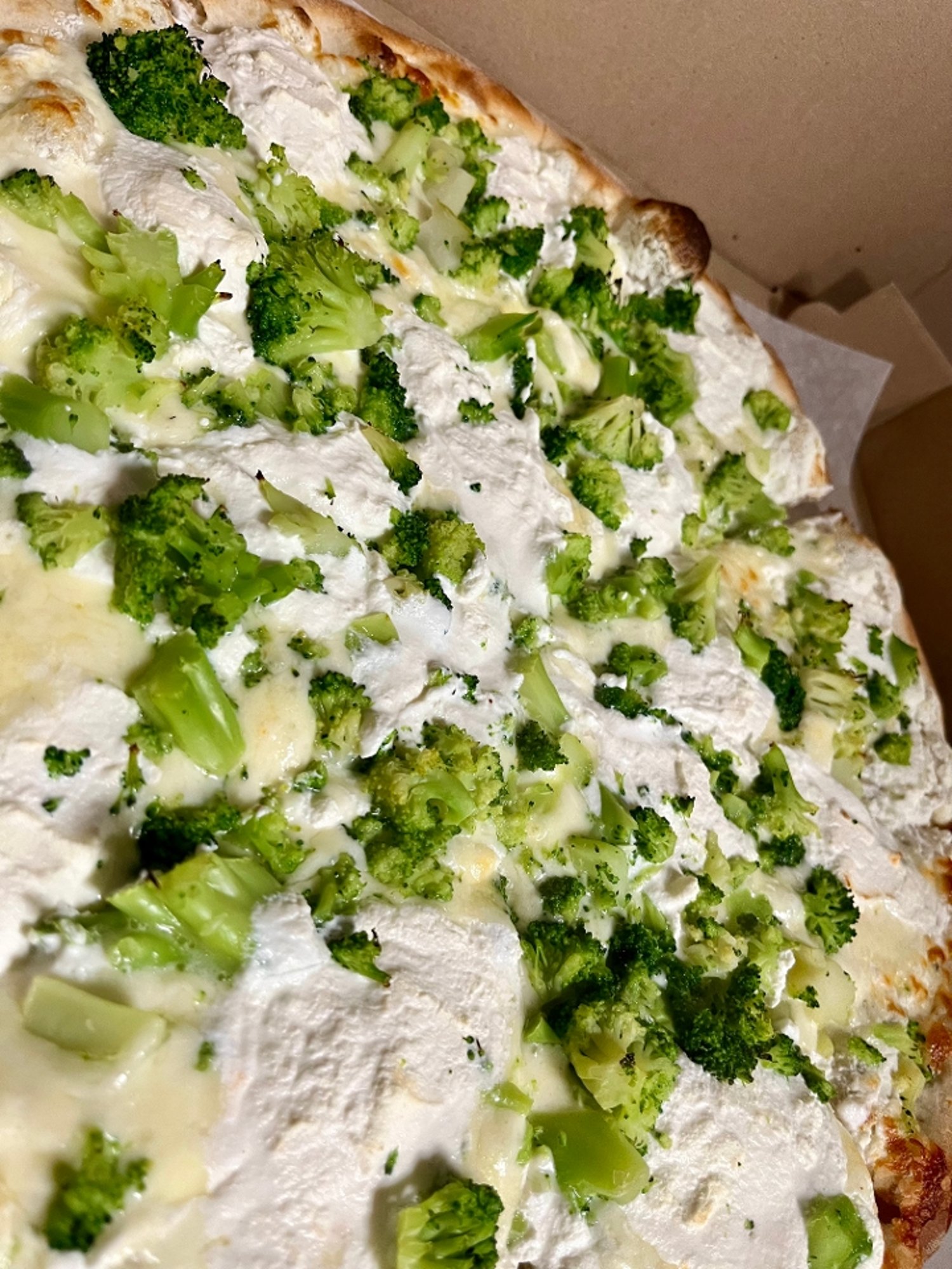 White w/ Broccoli 16" Pizza