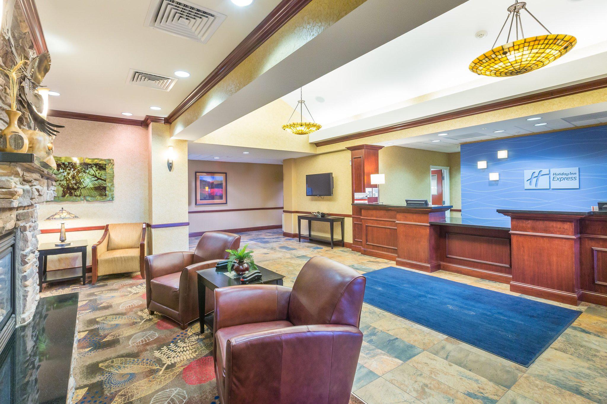 Holiday Inn Express & Suites Helena Photo