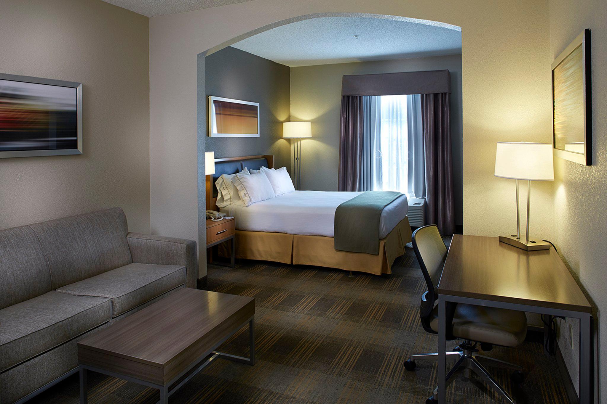 Holiday Inn Express & Suites Orangeburg Photo