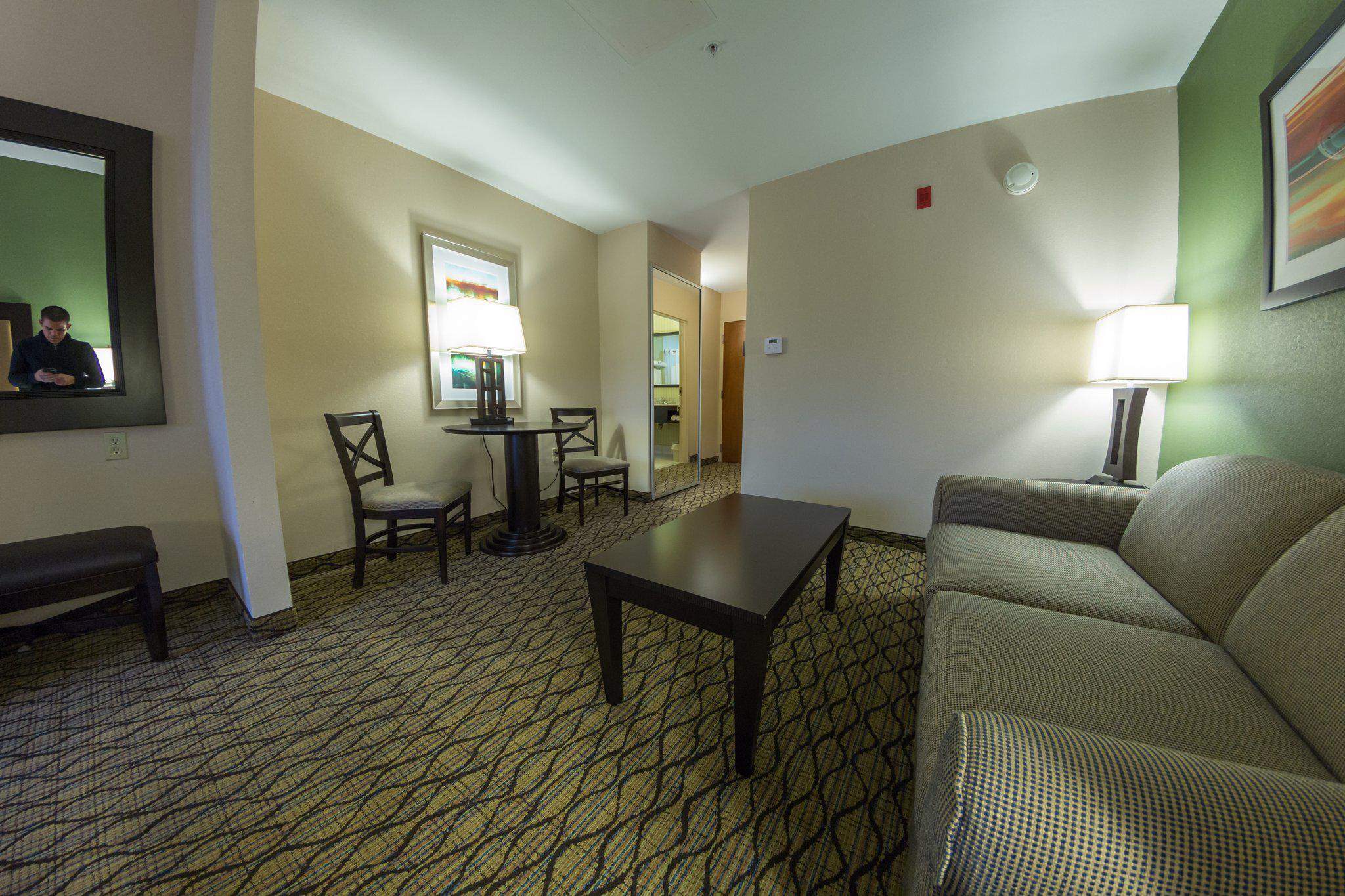 Holiday Inn Express & Suites Winchester Photo