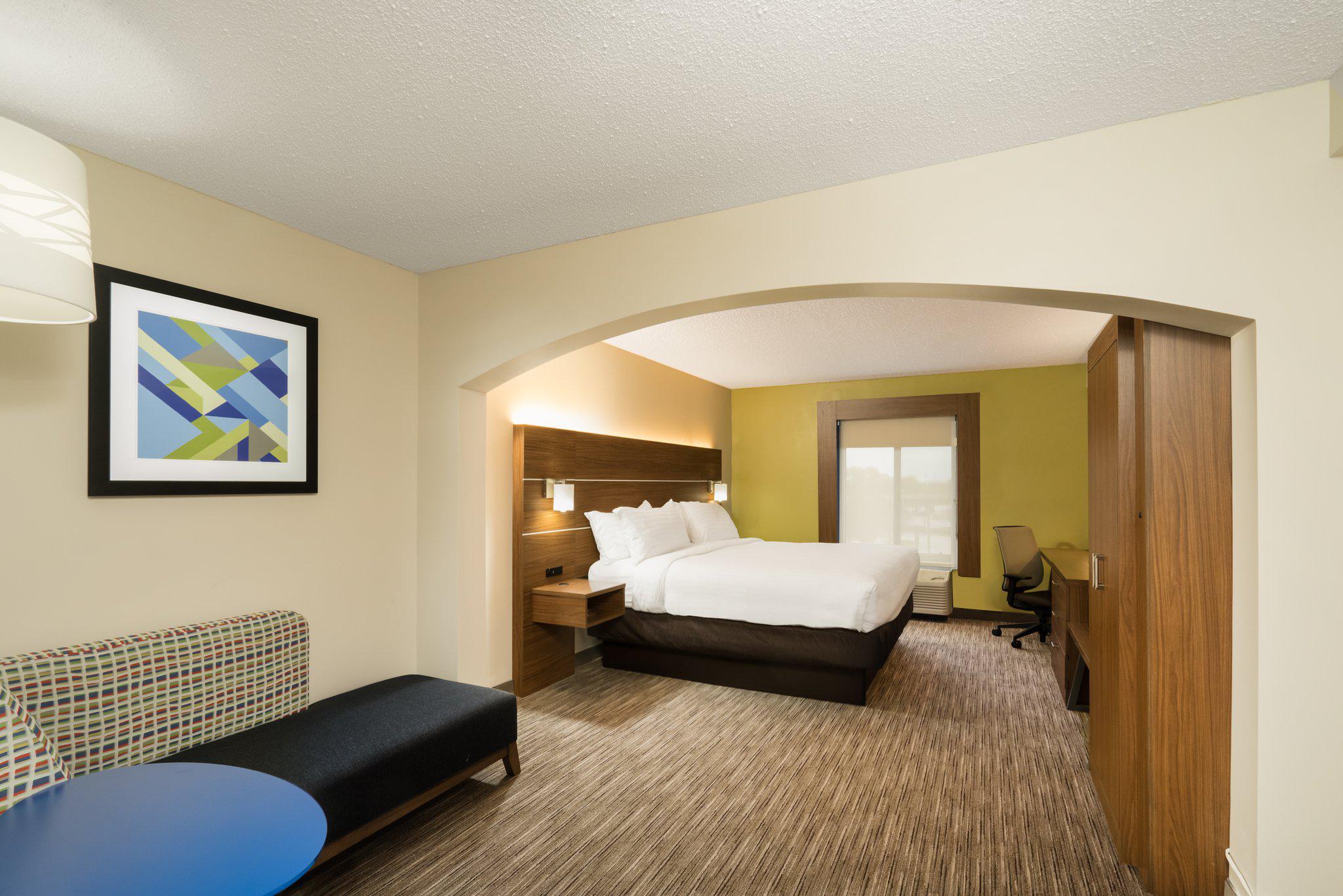 Holiday Inn Express & Suites Louisville East Photo