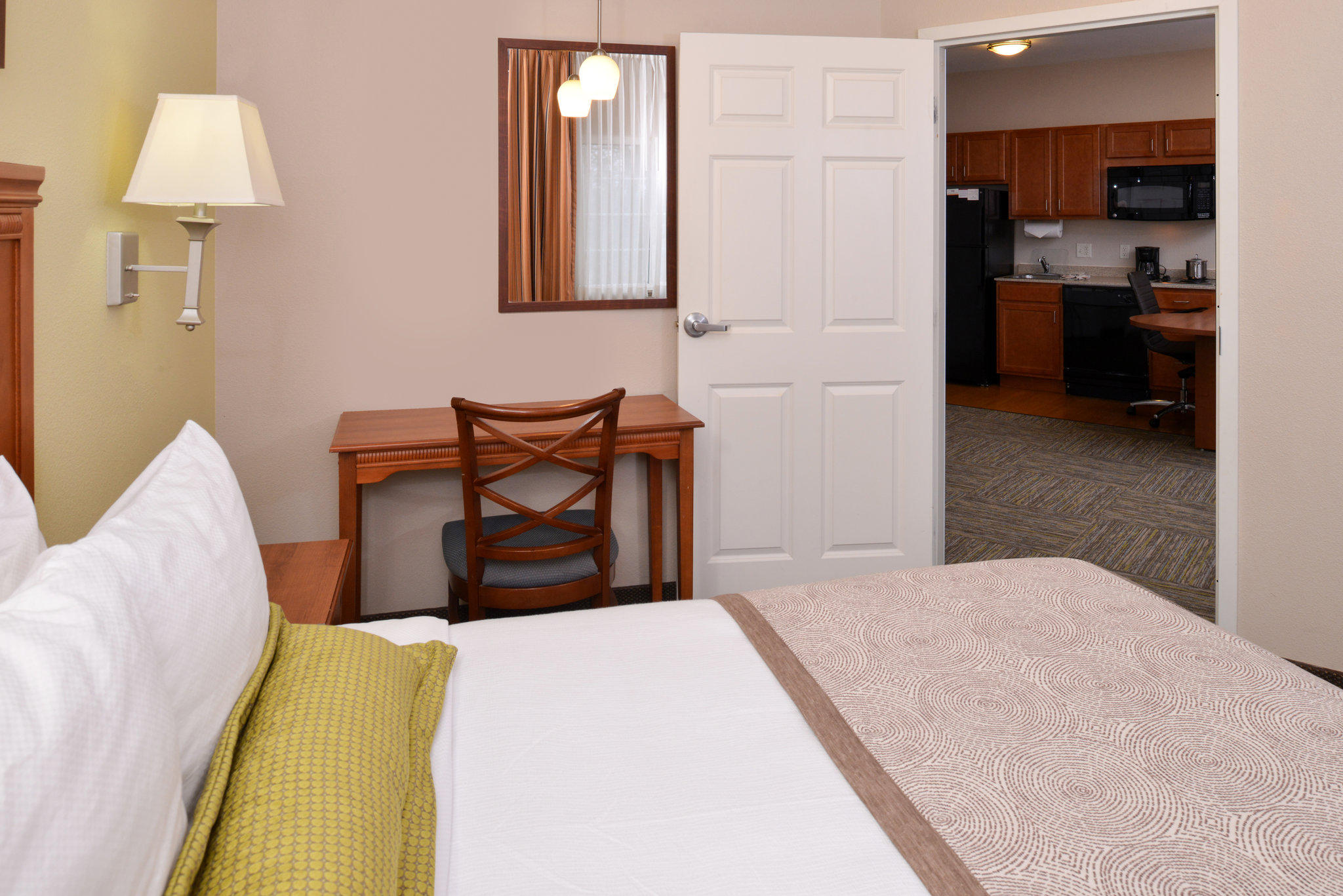 Candlewood Suites Boise - Towne Square Photo