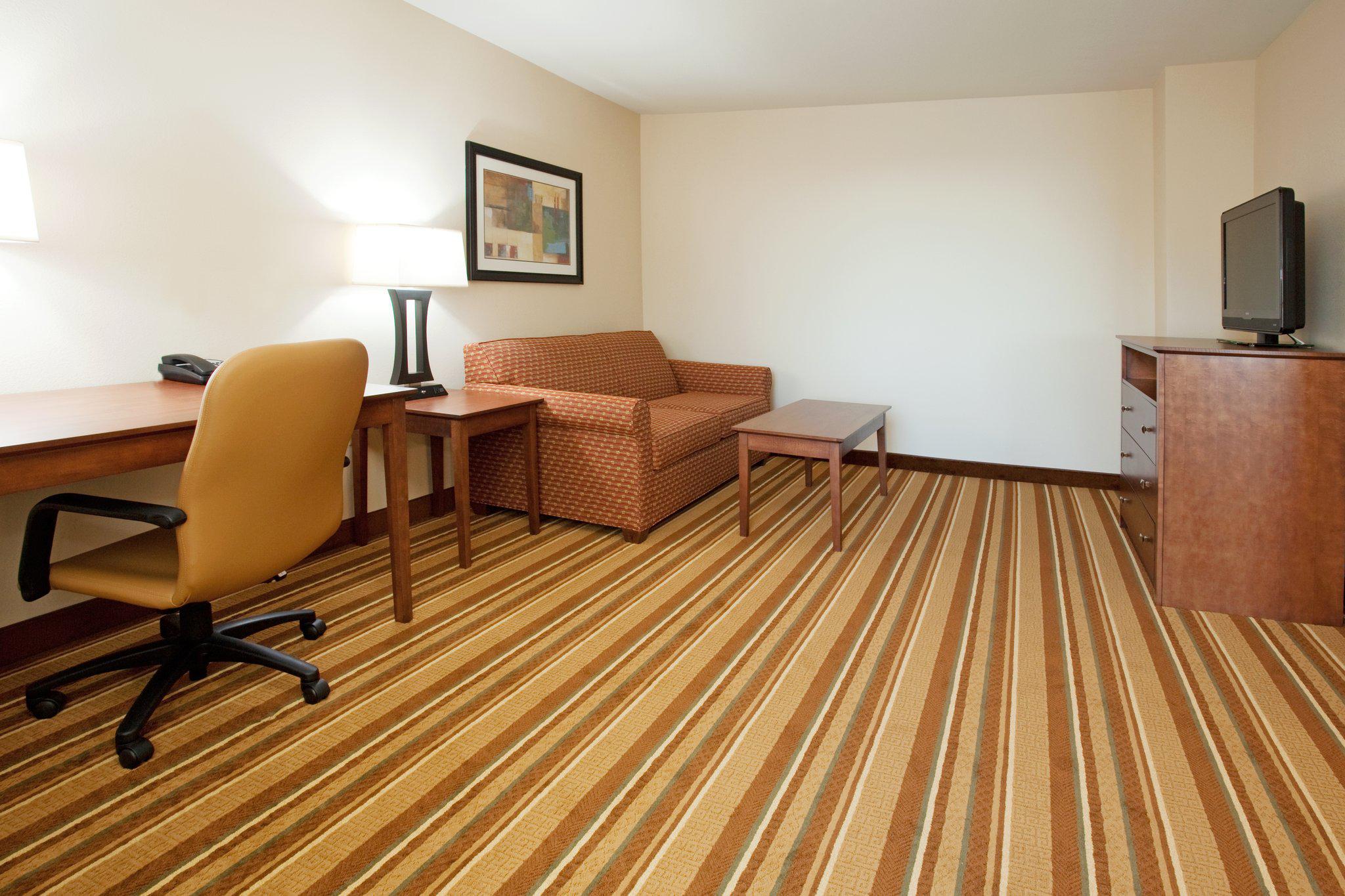 Holiday Inn Express & Suites Los Alamos Entrada Park Photo