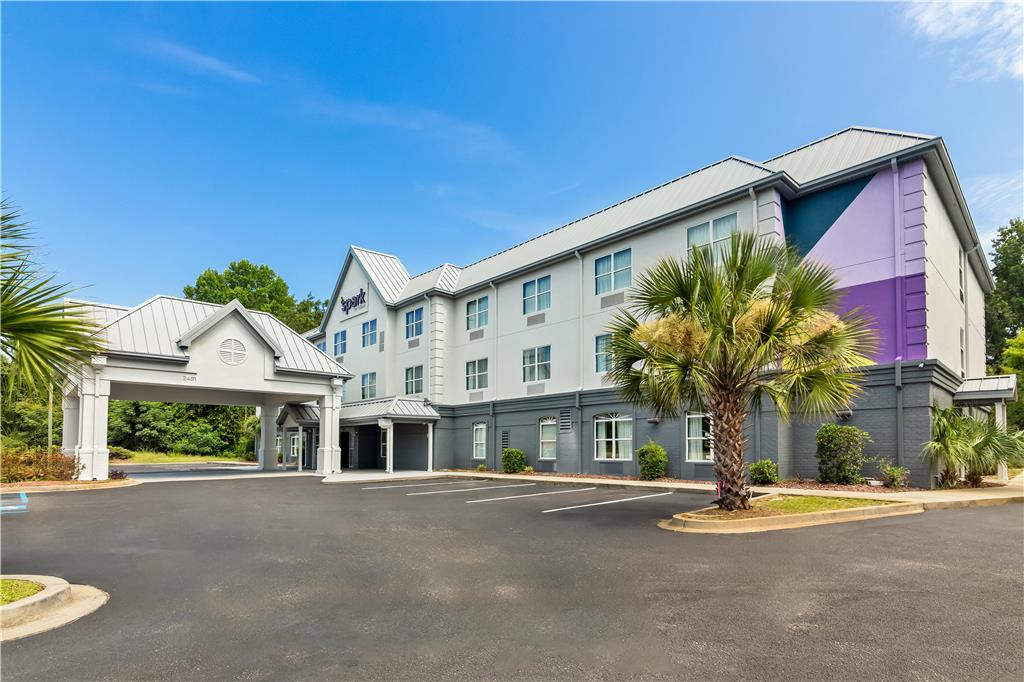 Spark by Hilton Sumter Logo