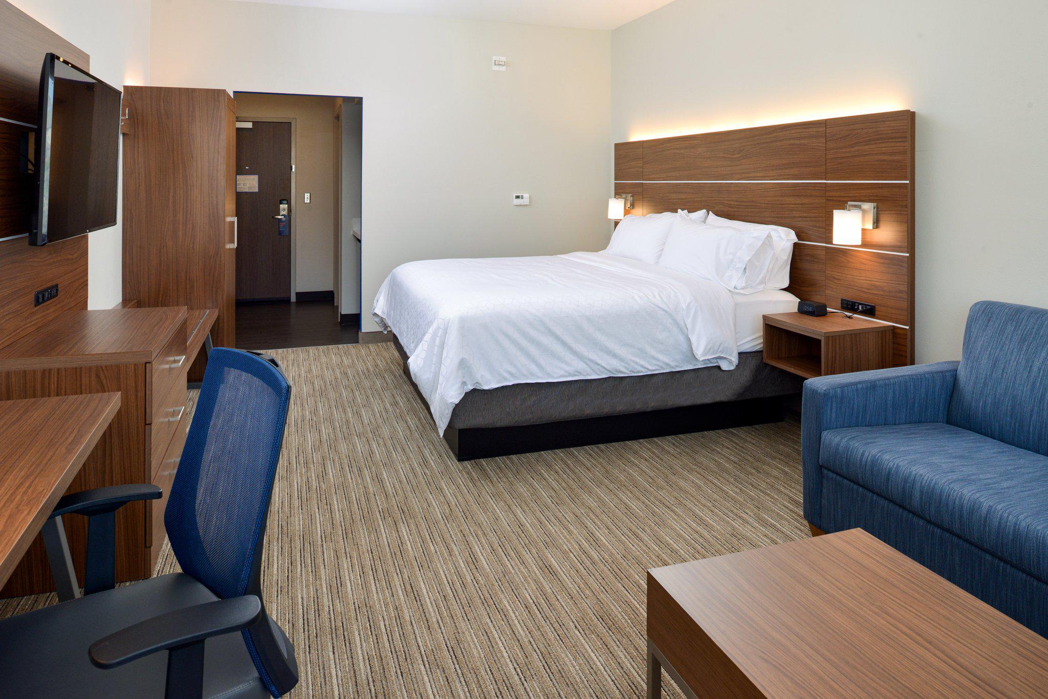 Holiday Inn Express & Suites Elko Photo