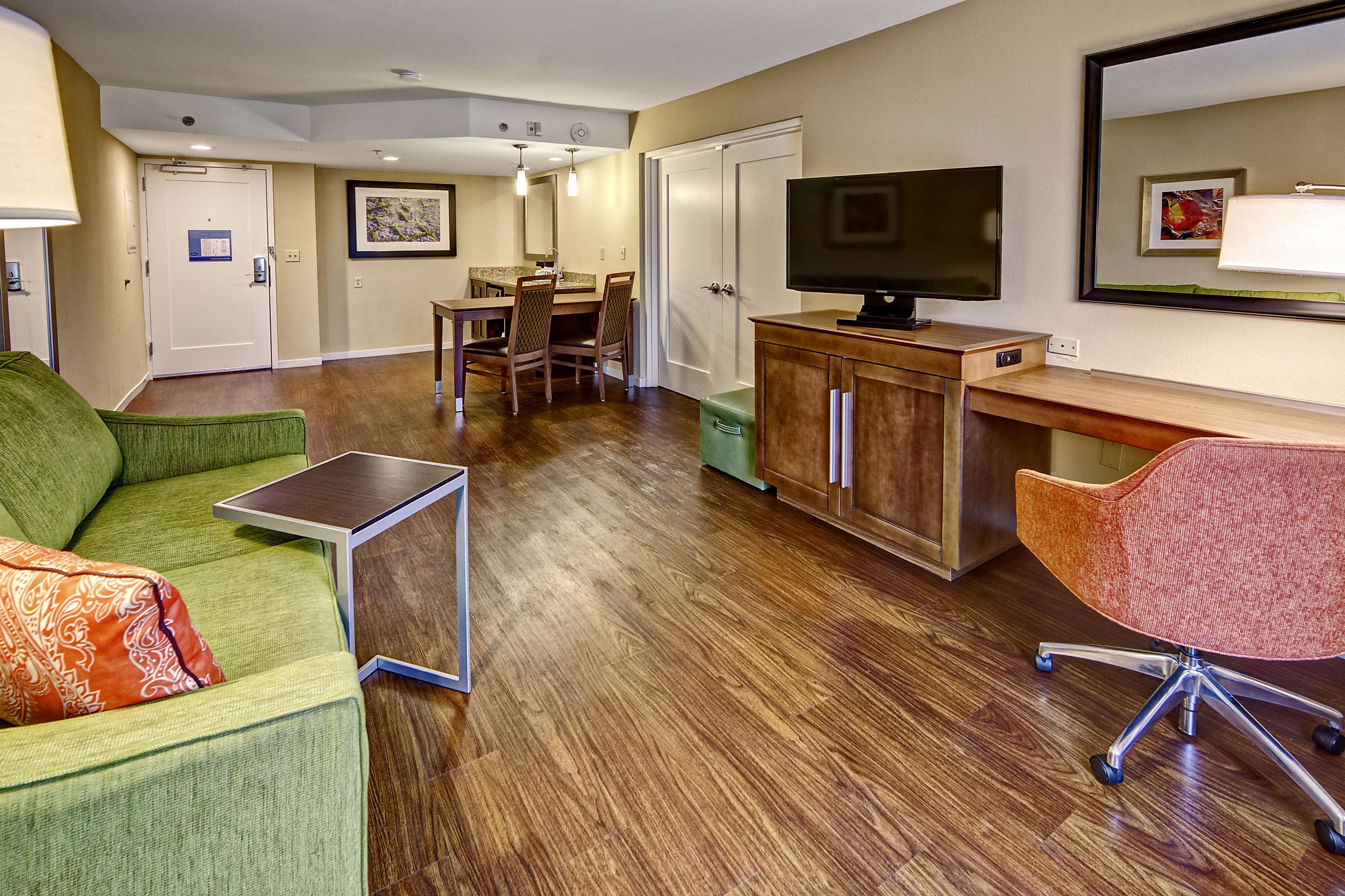 Hampton Inn & Suites Asheville-I-26 Photo