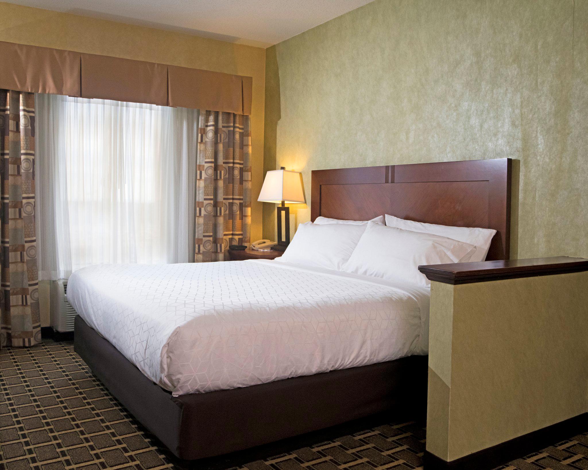 Holiday Inn Express & Suites Youngstown N (Warren/Niles) Photo