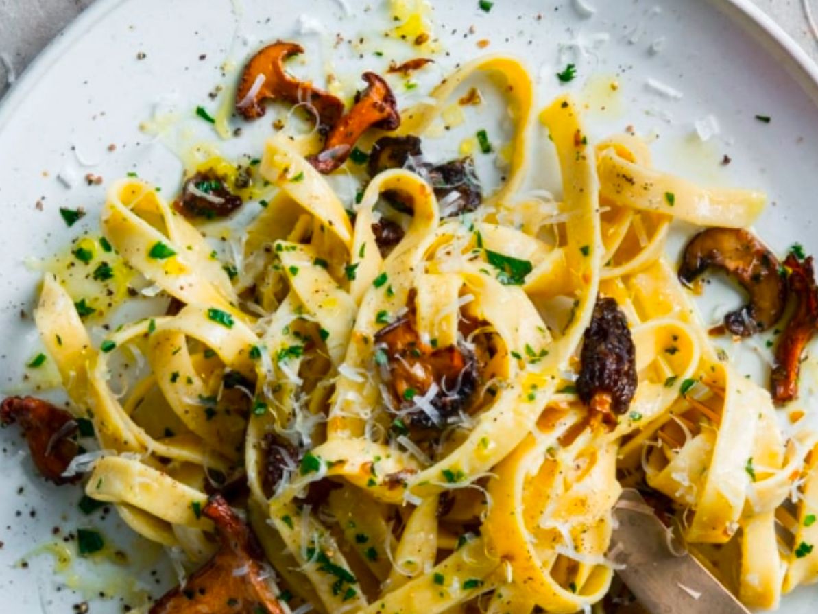 Fettuccini W/ Clam Sauce
