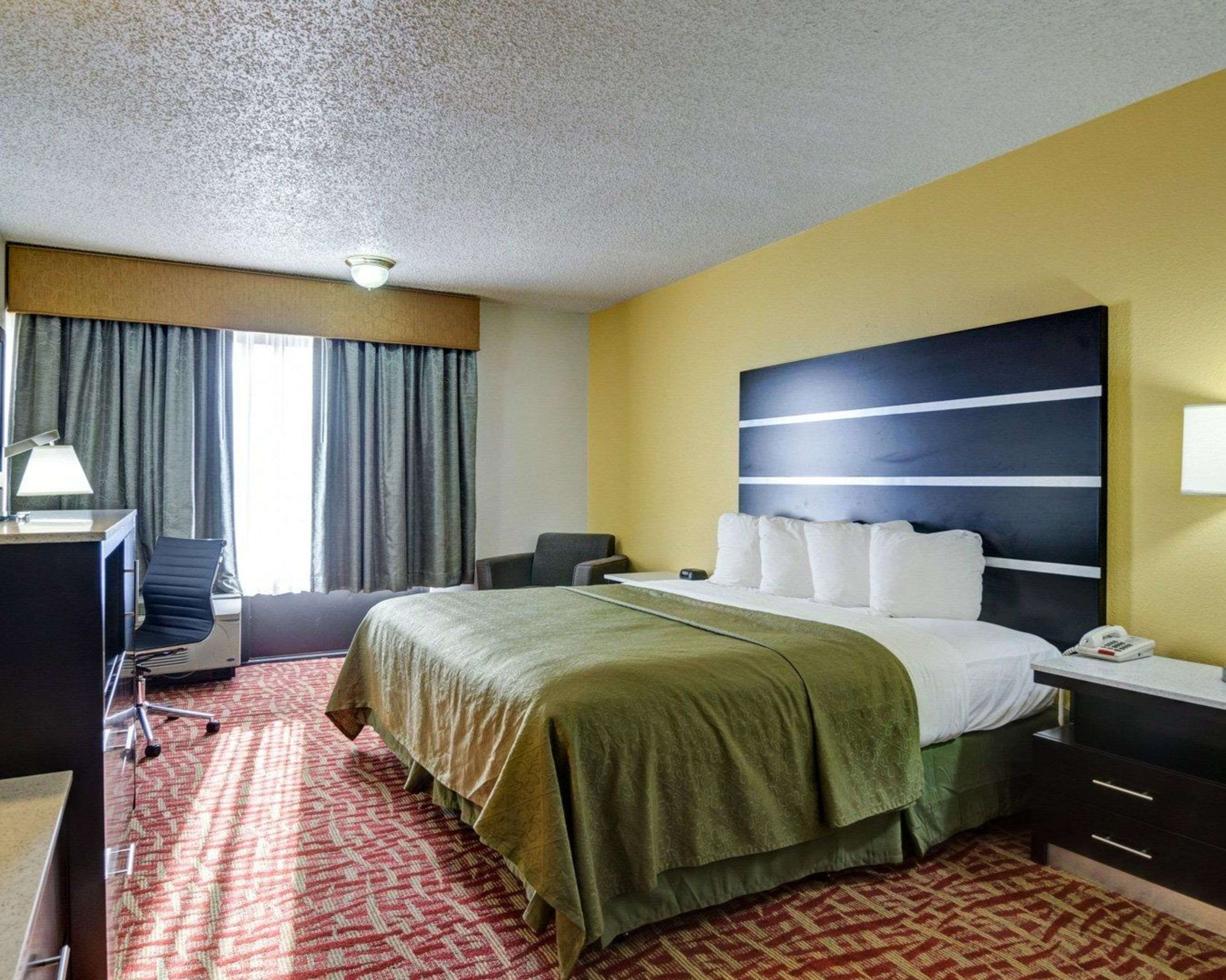 Quality Inn Fort Smith I-540 Photo