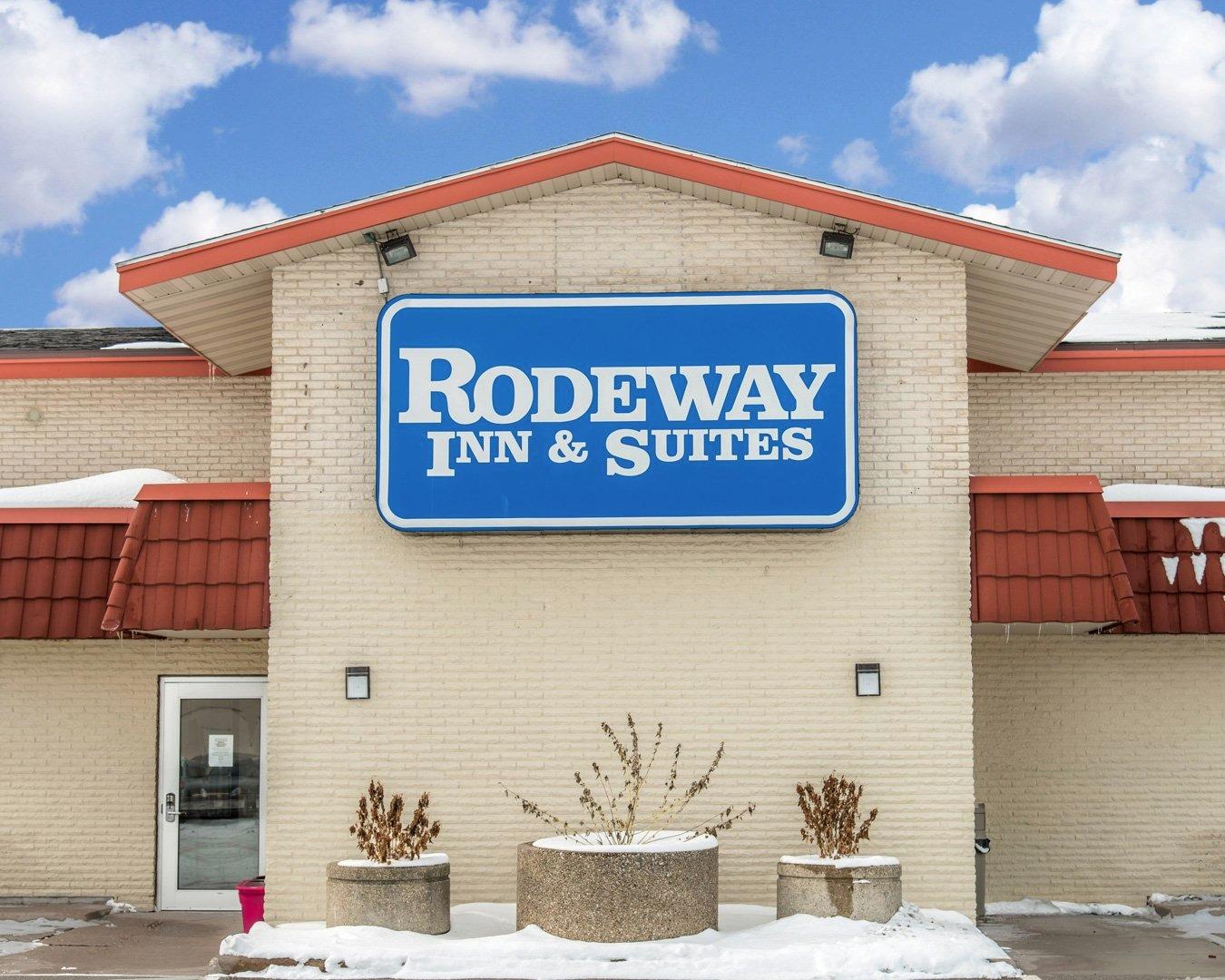Rodeway Inn &amp; Suites Logo