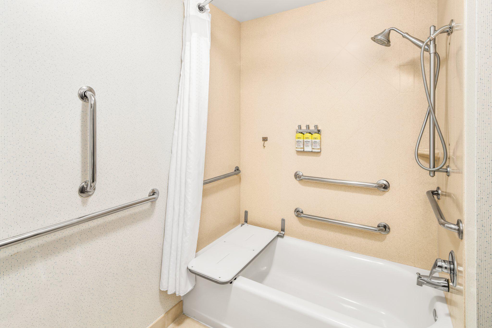 Holiday Inn Express & Suites Wilmington-Newark Photo