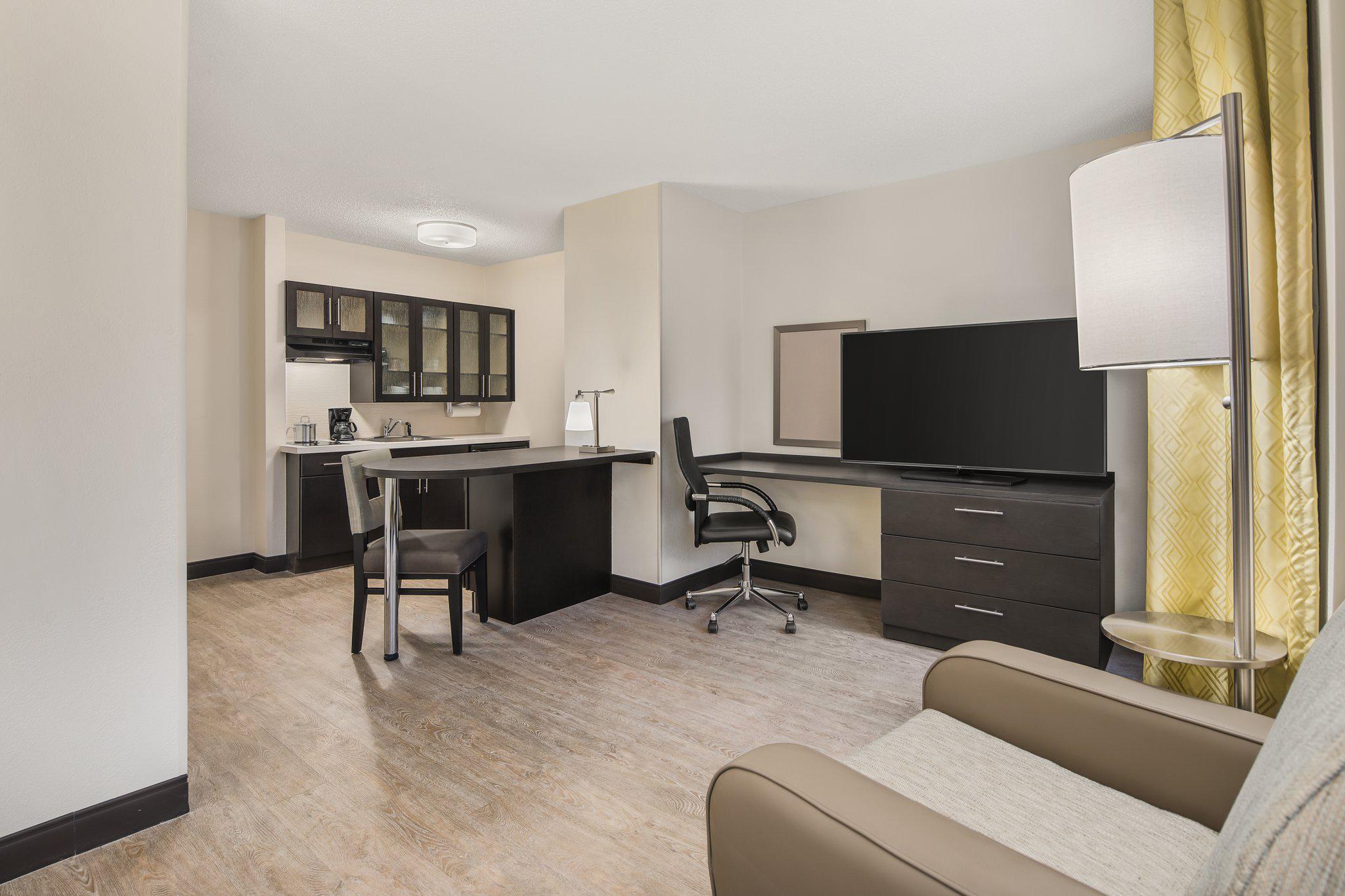 Candlewood Suites Charlotte - Arrowood Photo