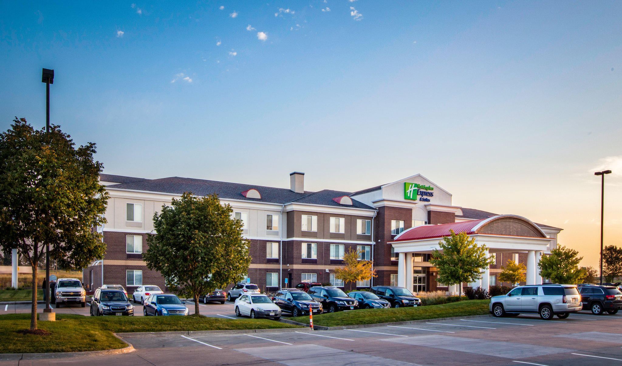 Holiday Inn Express & Suites Altoona-Des Moines Photo