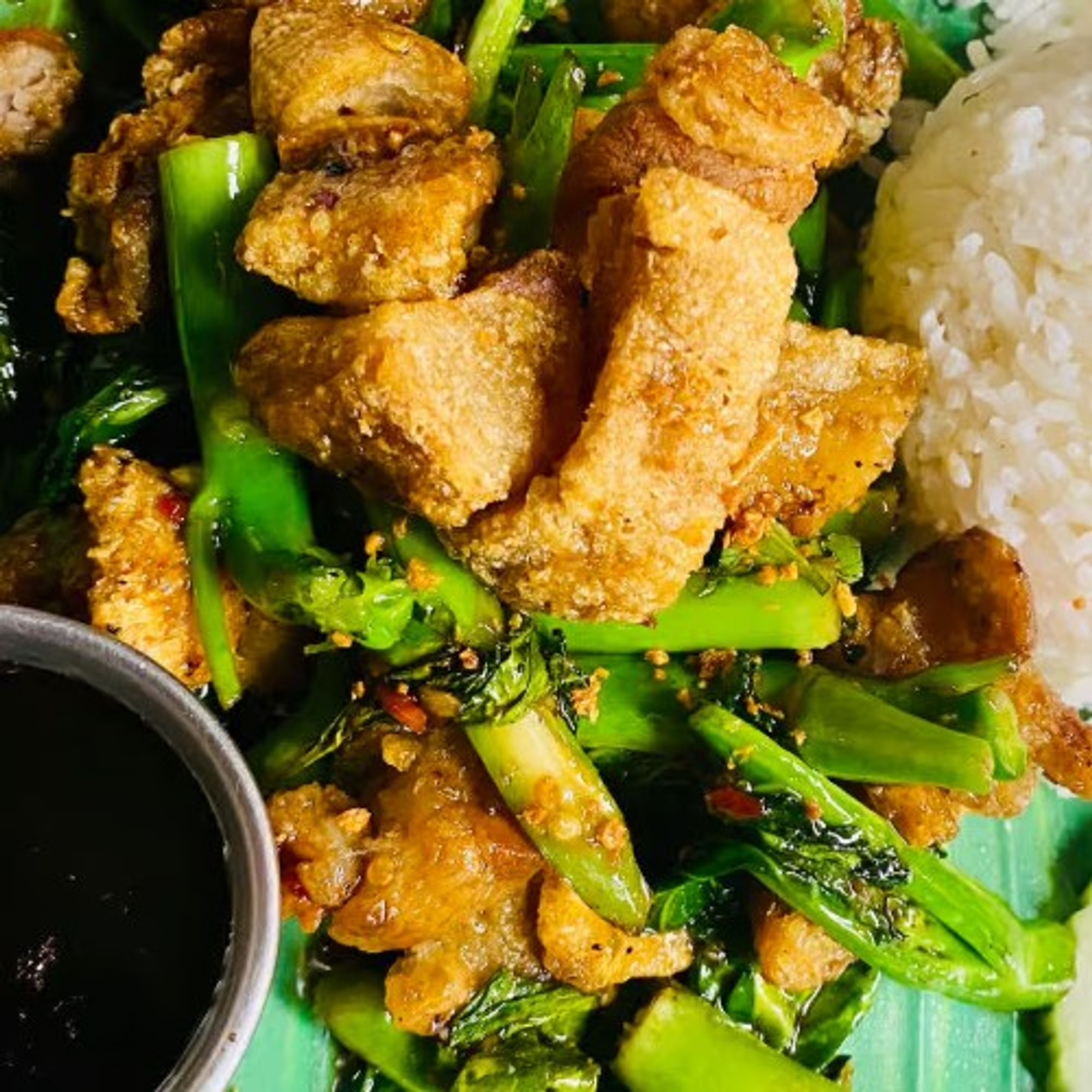 Mookrob Kana-Crispy Belly Gailan