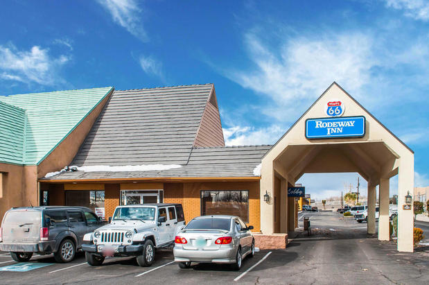Images Rodeway Inn East