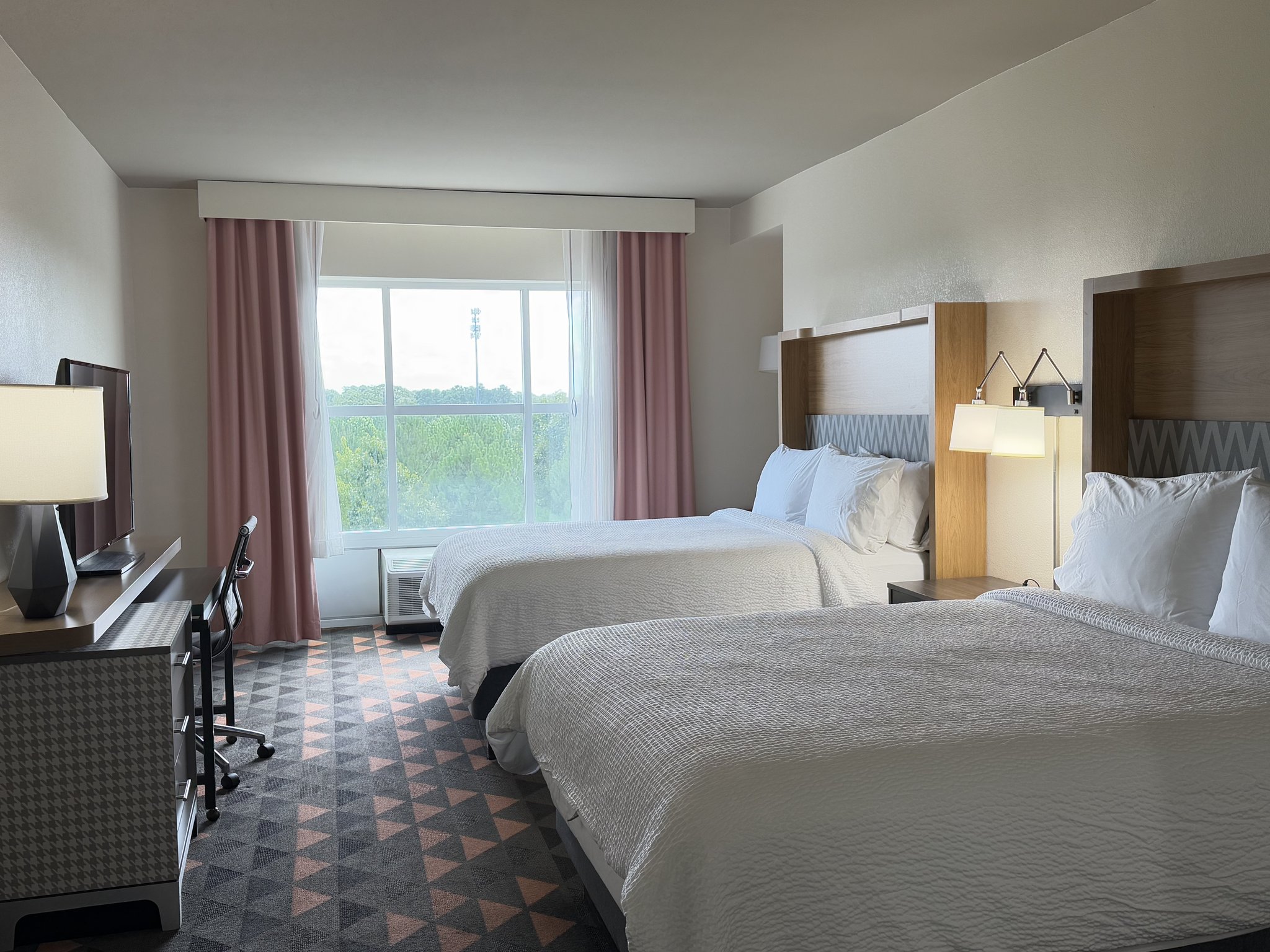 Holiday Inn & Suites Fayetteville W-Fort Bragg Area by IHG Image