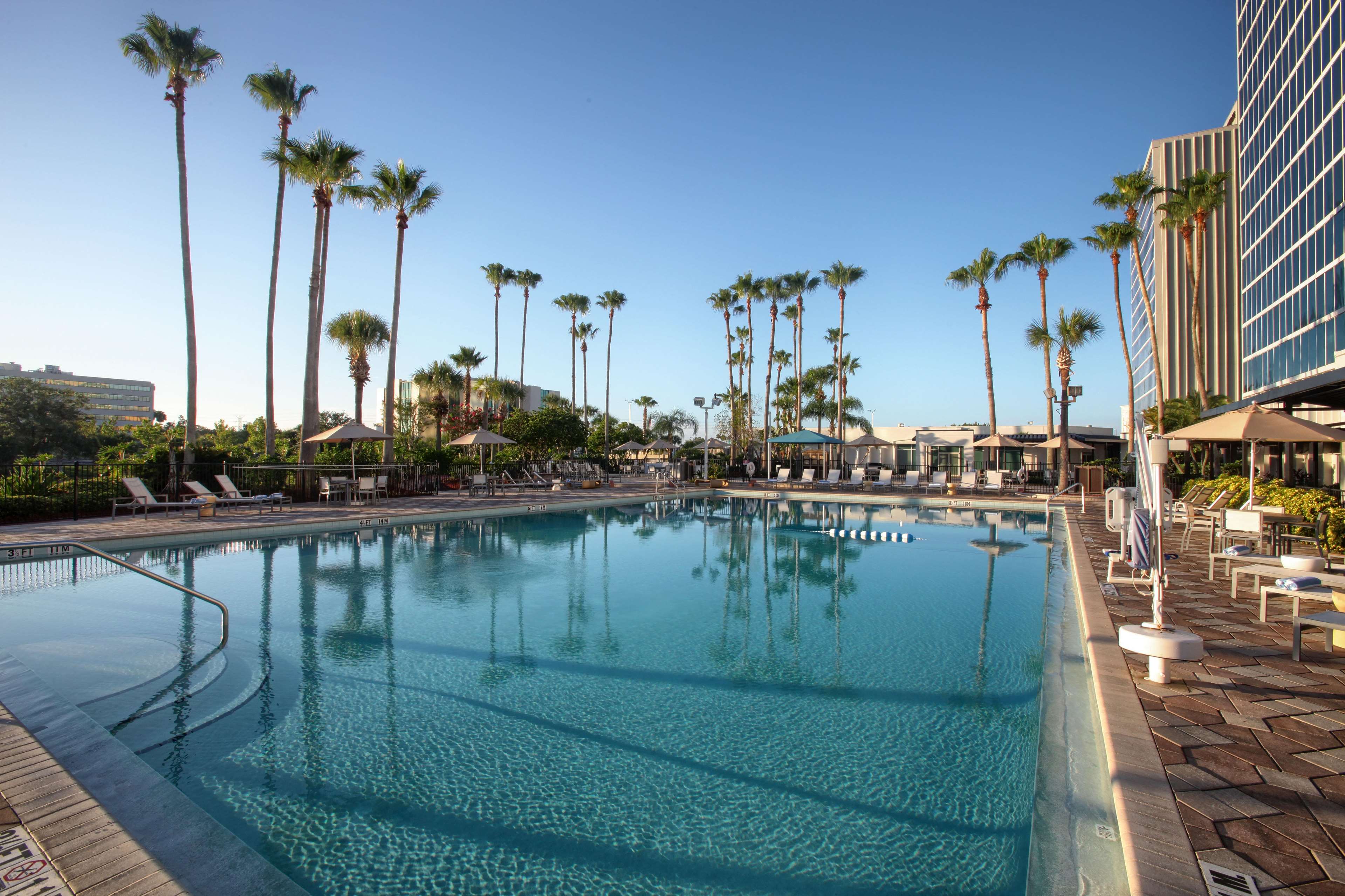 DoubleTree by Hilton Hotel at the Entrance to Universal Orlando Photo