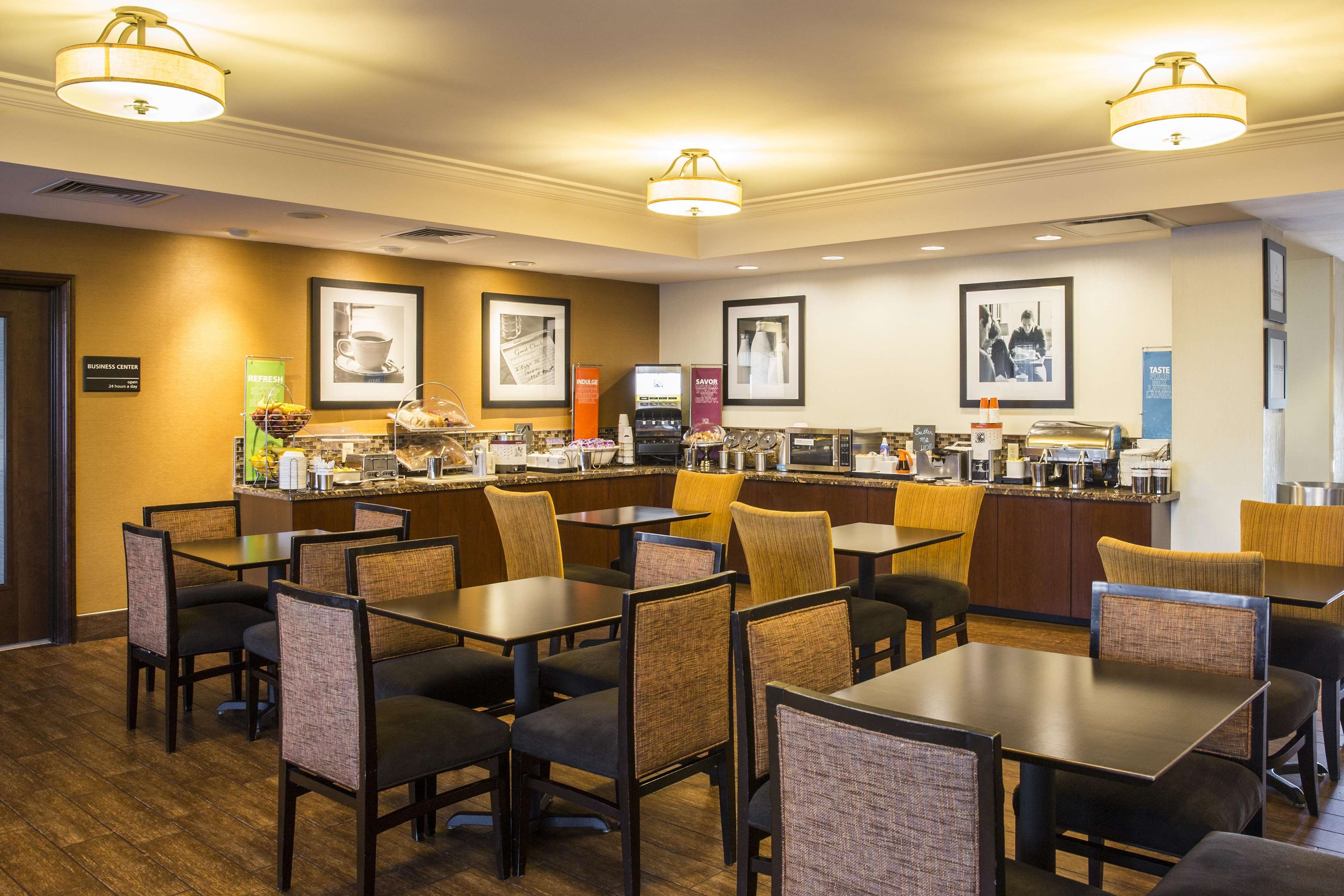 Hampton Inn Philadelphia-International Airport Photo