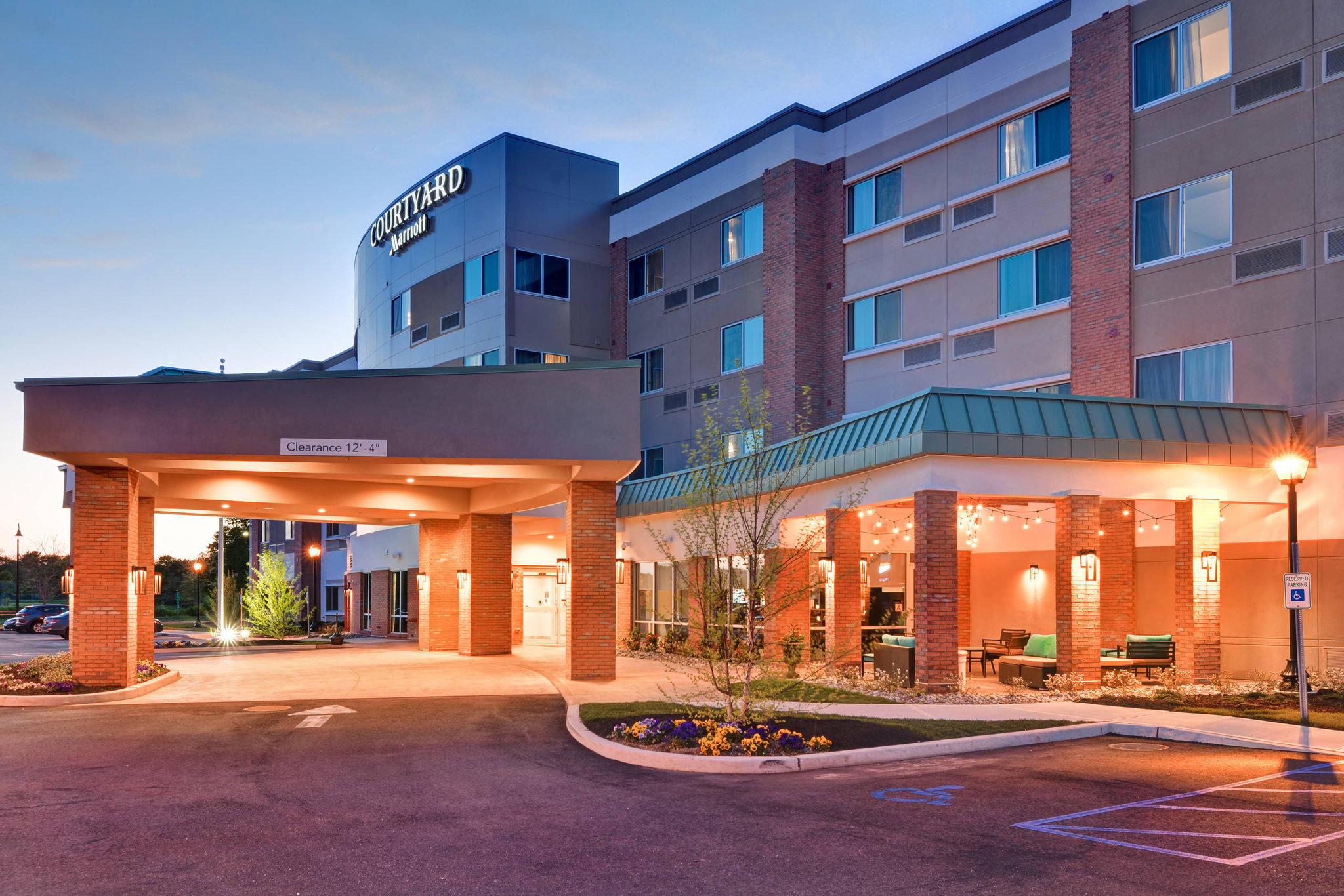 Courtyard by Marriott Long Island Islip/Courthouse Complex Photo