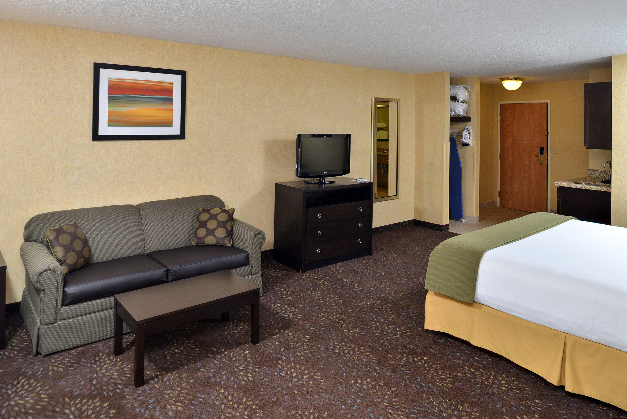 Holiday Inn Express & Suites Charlotte Photo