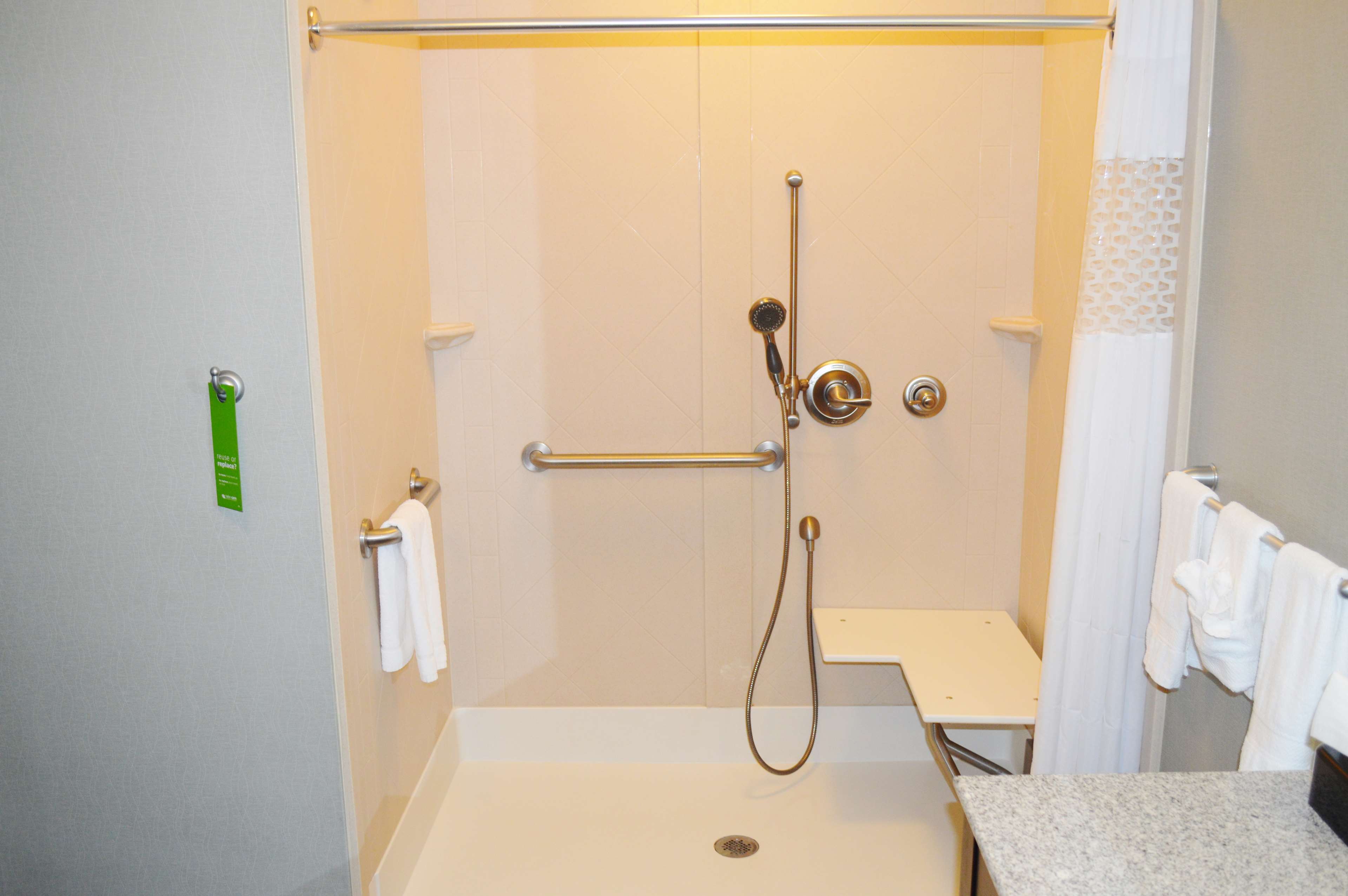 Guest room bath