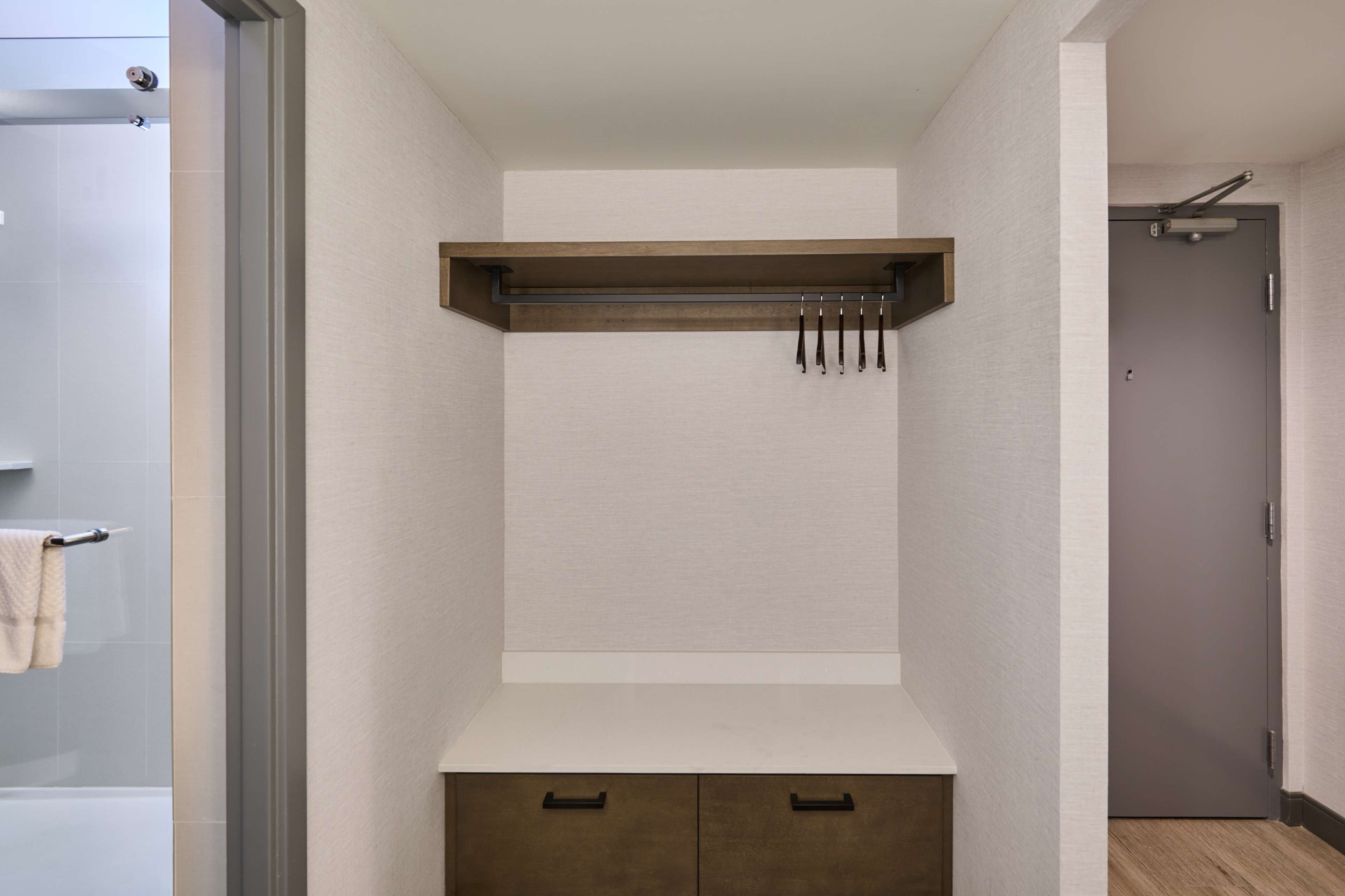 Guest room bath