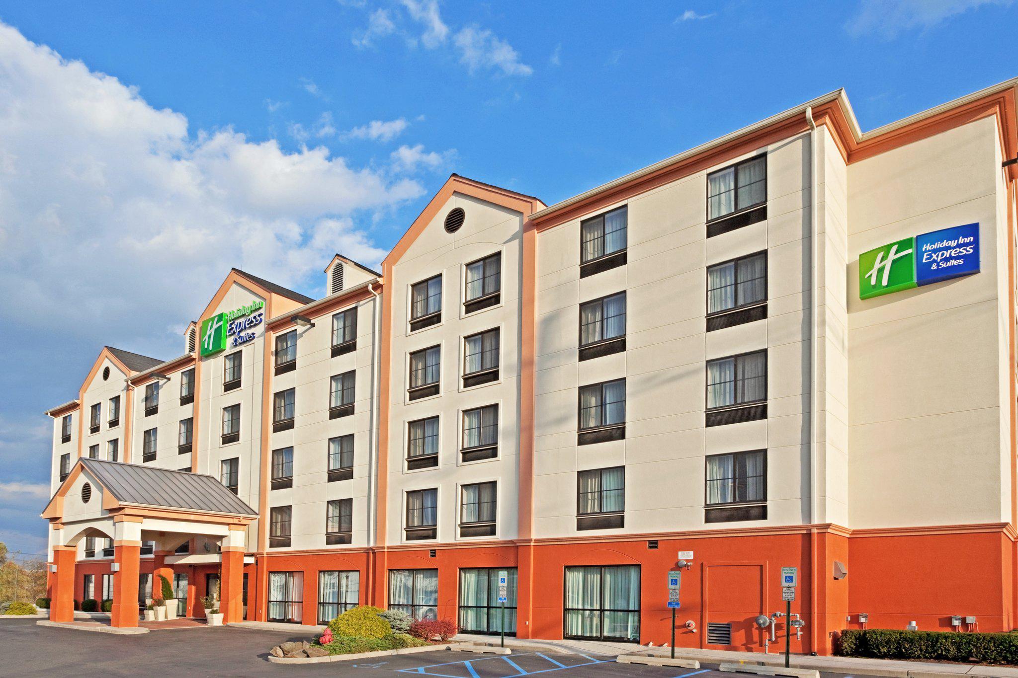 Holiday Inn Express & Suites Meadowlands Area Photo