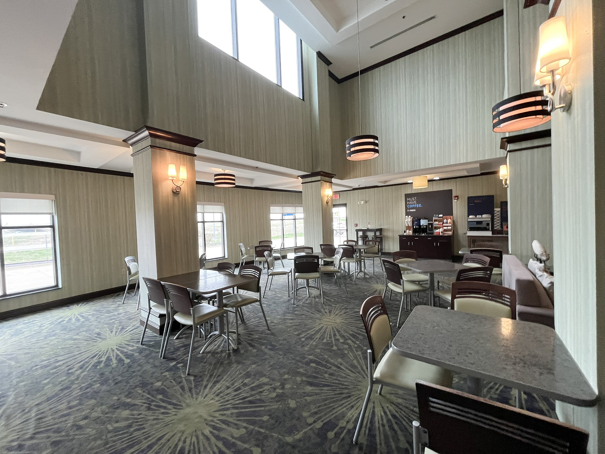 Holiday Inn Express & Suites Morton Peoria Area by IHG Image