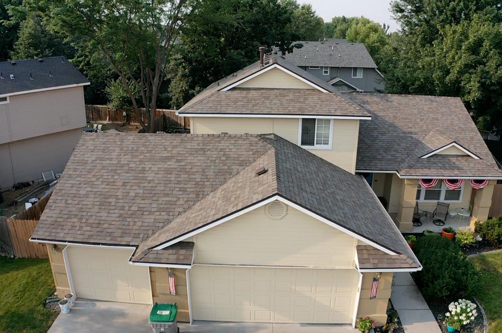 E & H Roofing Image