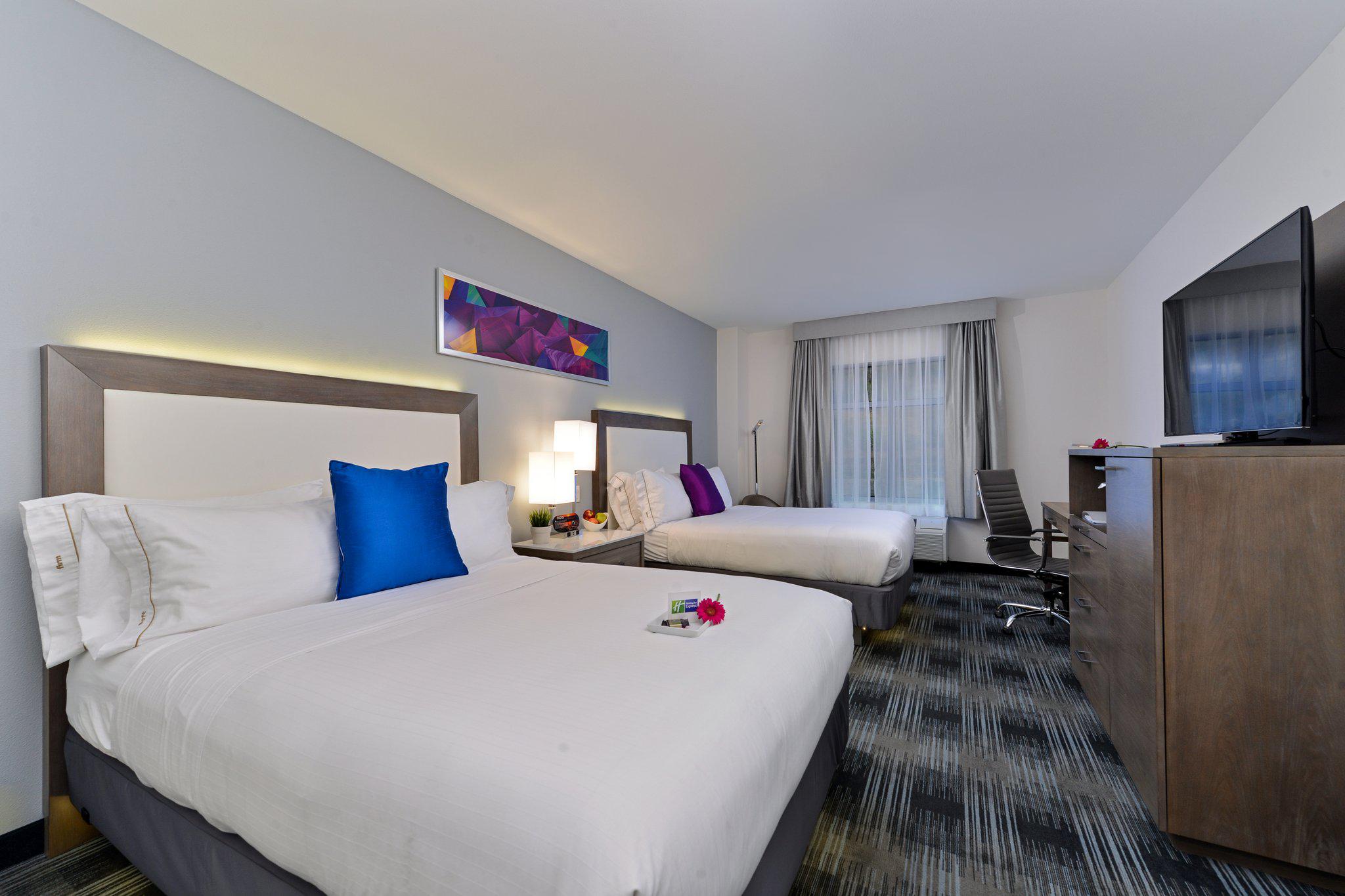 Holiday Inn Express & Suites San Diego - Mission Valley Photo