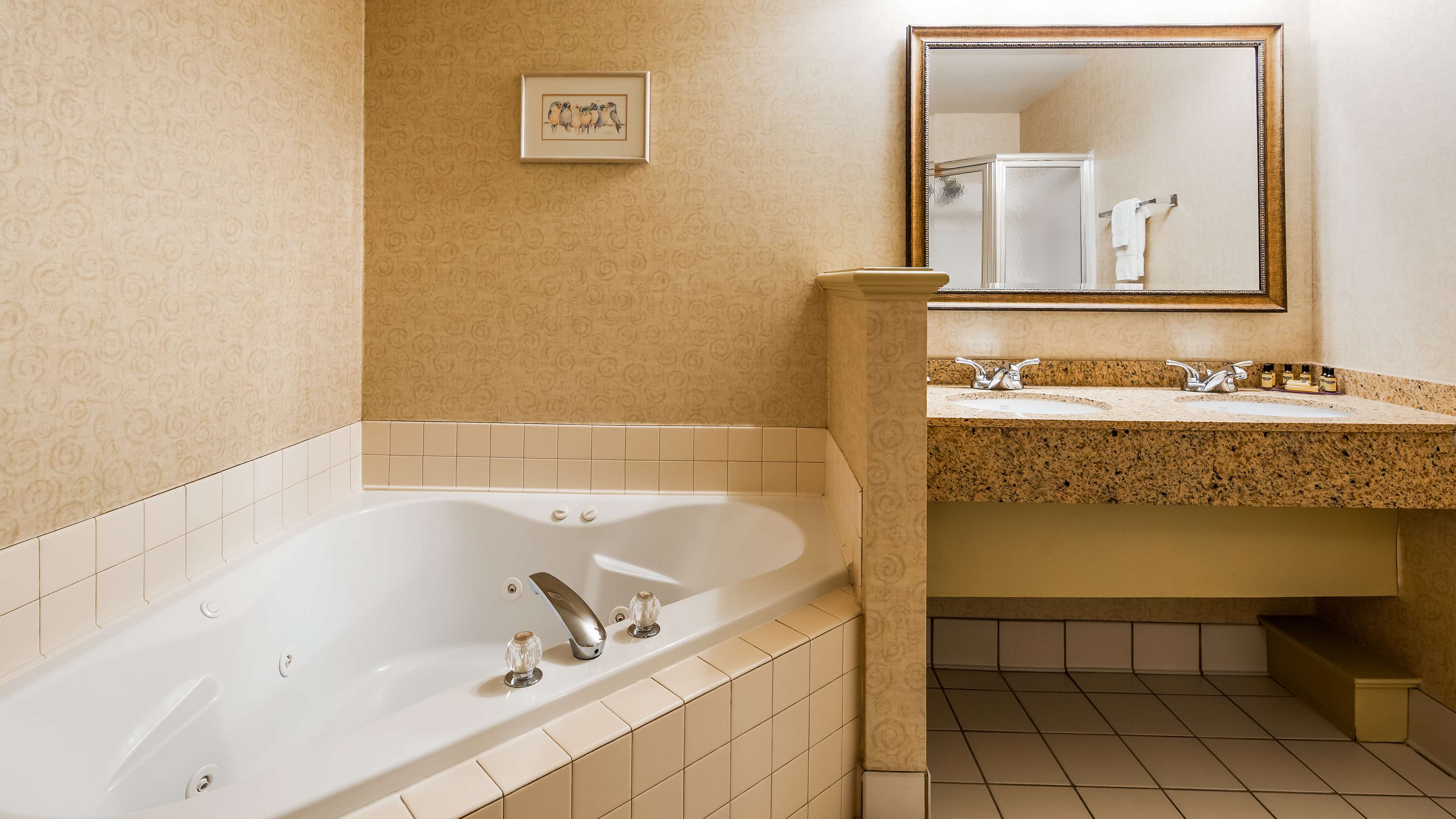 Best Western Plus Revere Inn & Suites Photo