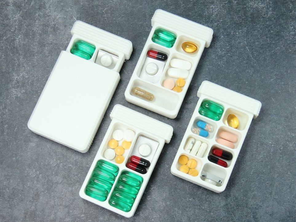 Travel pill organizers