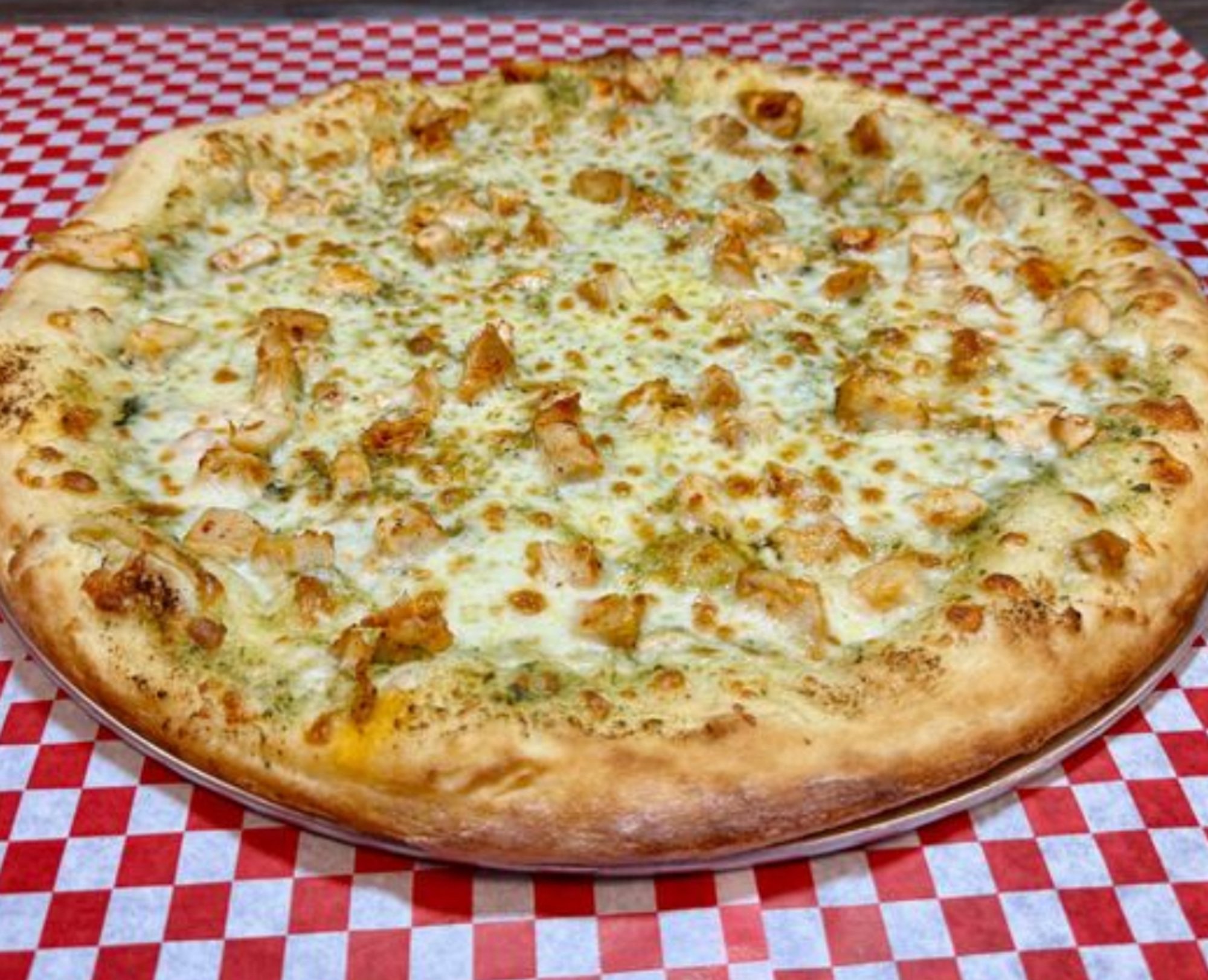 Grilled chicken pesto pizza