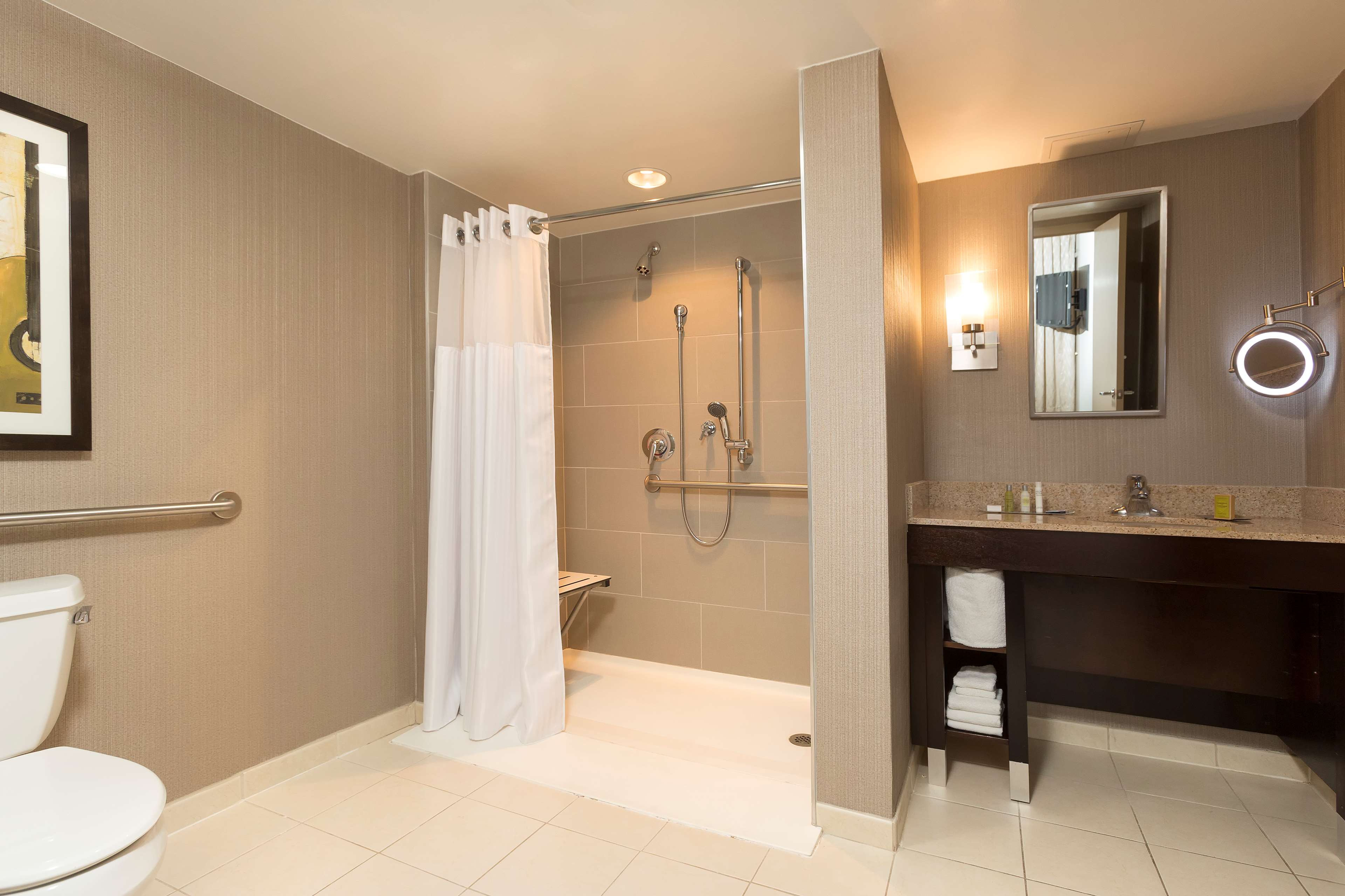 Guest room bath