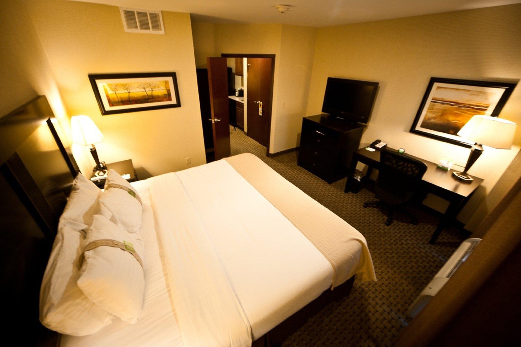 Holiday Inn & Suites Bentonville - Rogers Photo