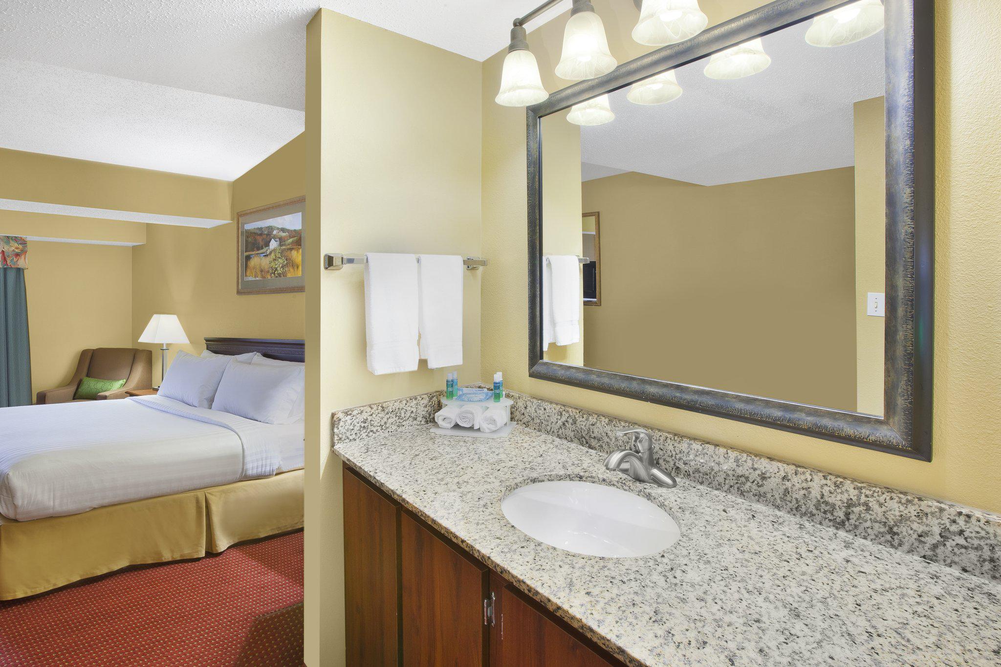 Holiday Inn Express Irwin (PA Tpk Exit 67) Photo