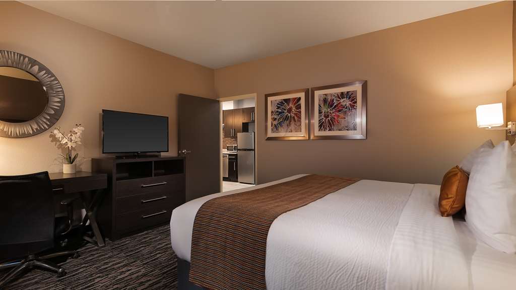 Best Western Plus Executive Residency Baytown Image
