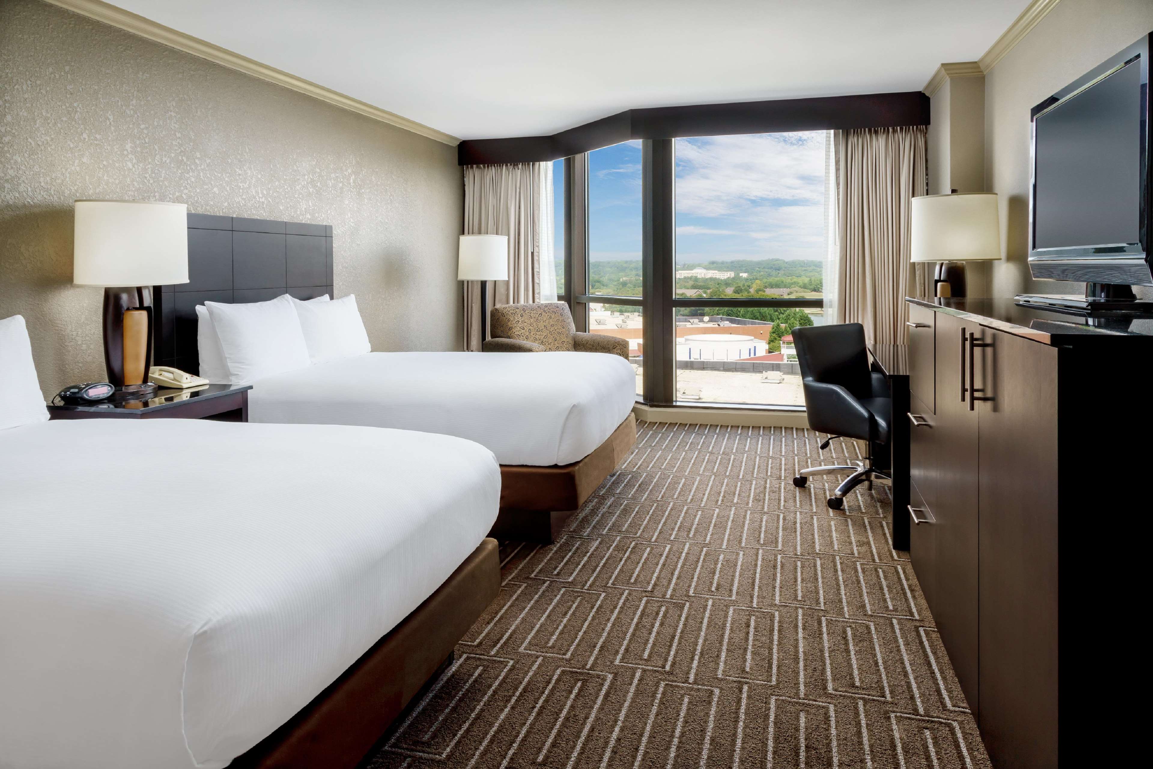 Hilton Charlotte University Place Photo