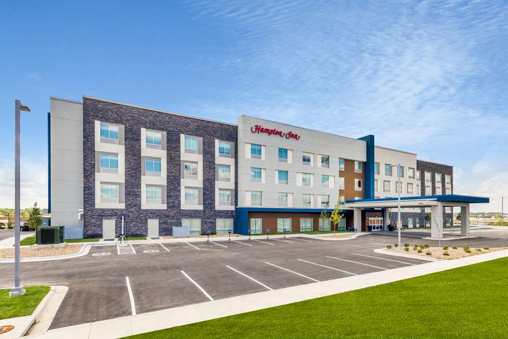 Hampton Inn Kansas City Southeast Logo