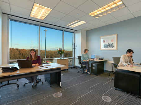 Regus - Illinois, Schaumburg - Woodfield Preserve Photo