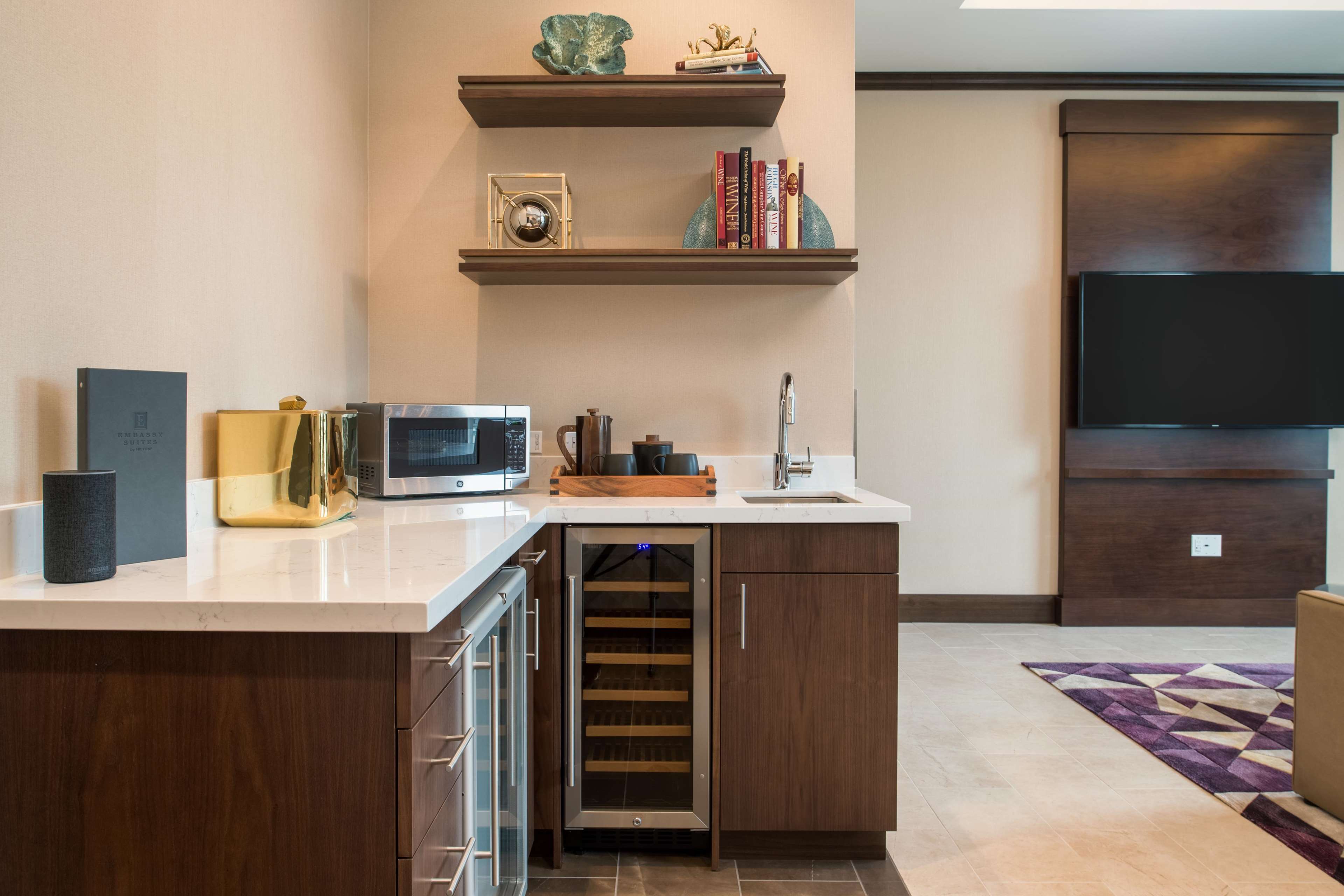 Embassy Suites by Hilton Seattle Downtown Pioneer Square Photo