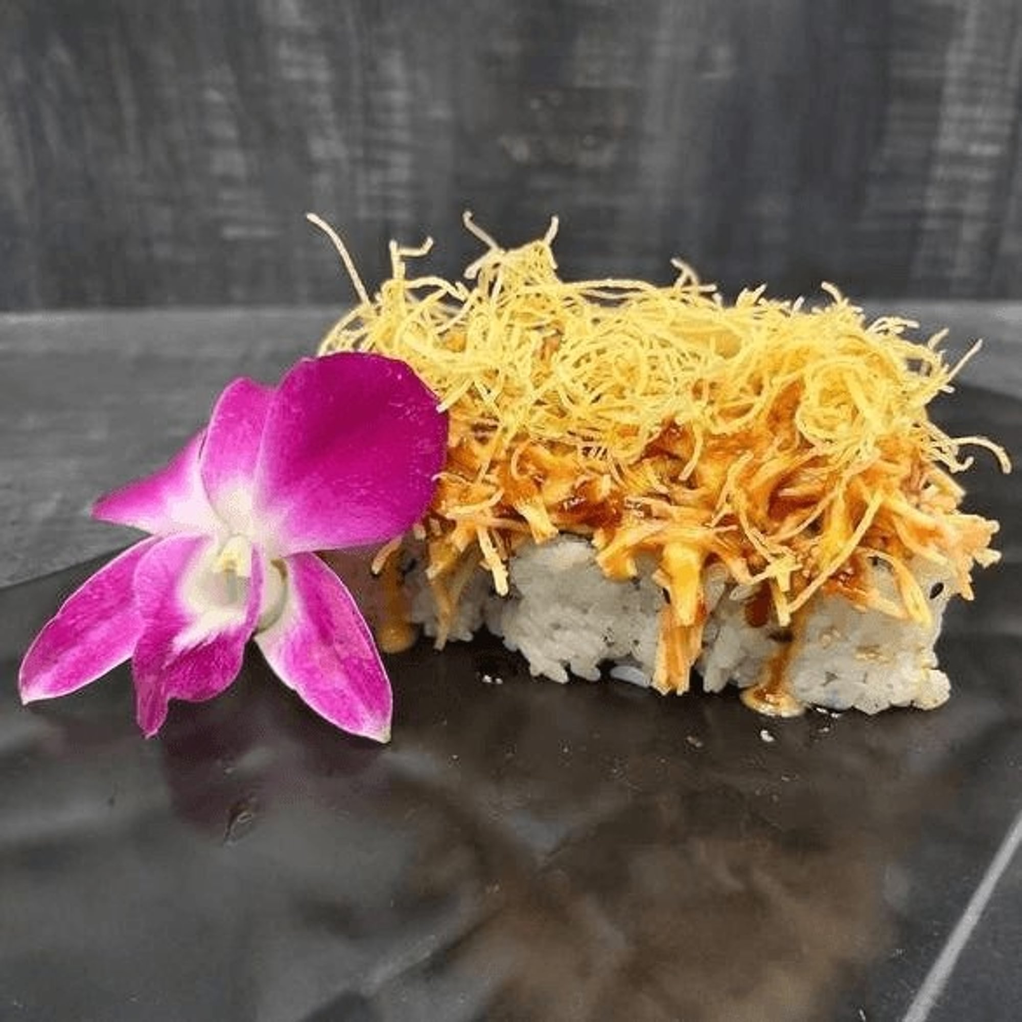 Crunch Volcano Roll (6pc)